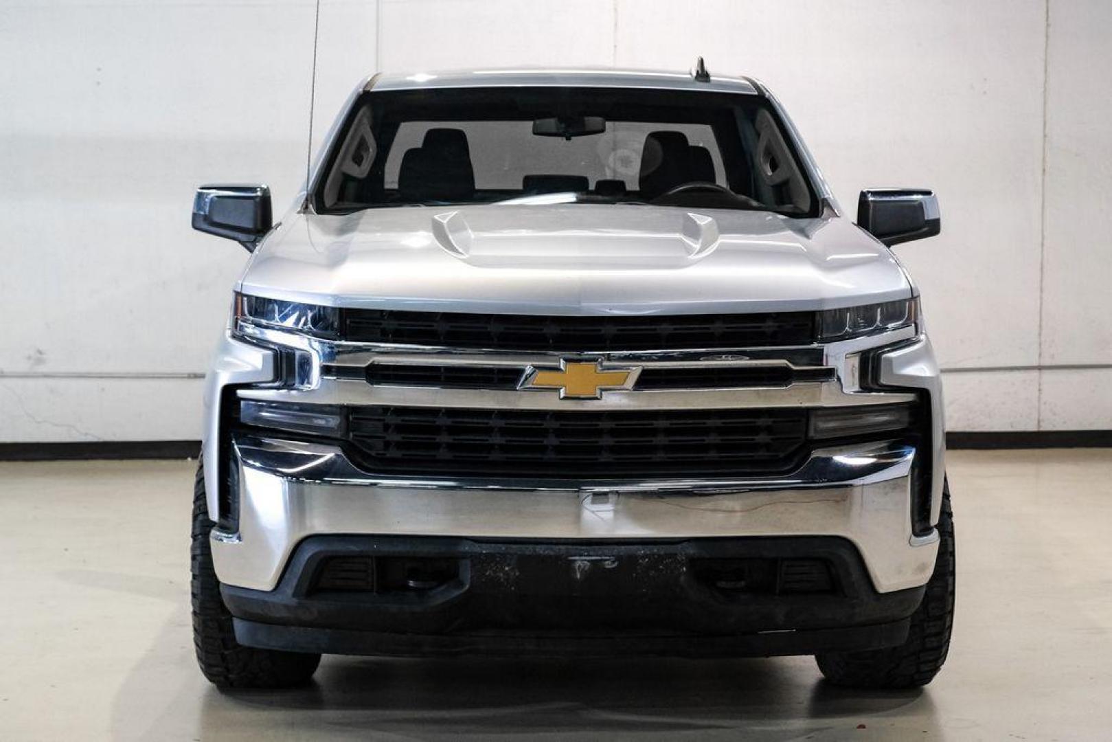 2020 Silver Ice Metallic /Jet Black Chevrolet Silverado 1500 LT (1GCRYDED0LZ) with an EcoTec3 5.3L V8 engine, Automatic transmission, located at 15300 Midway Rd., Addison, TX, 75001, (972) 702-0011, 32.958321, -96.838074- Photo#4