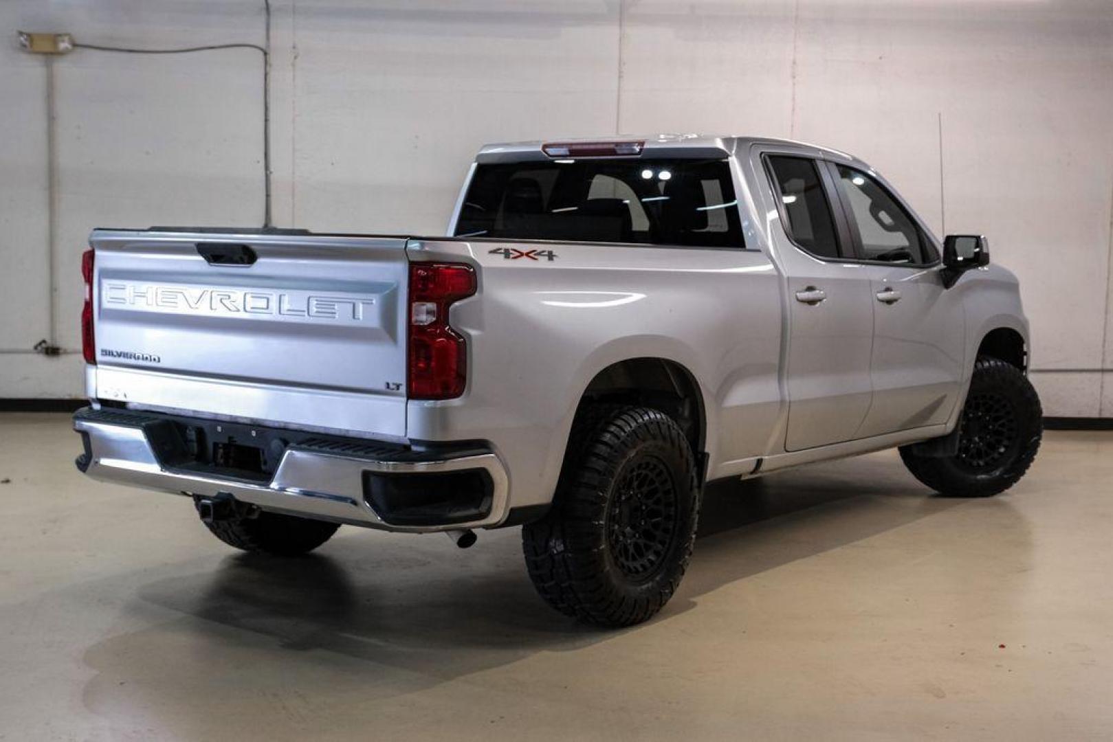 2020 Silver Ice Metallic /Jet Black Chevrolet Silverado 1500 LT (1GCRYDED0LZ) with an EcoTec3 5.3L V8 engine, Automatic transmission, located at 15300 Midway Rd., Addison, TX, 75001, (972) 702-0011, 32.958321, -96.838074- Photo#7
