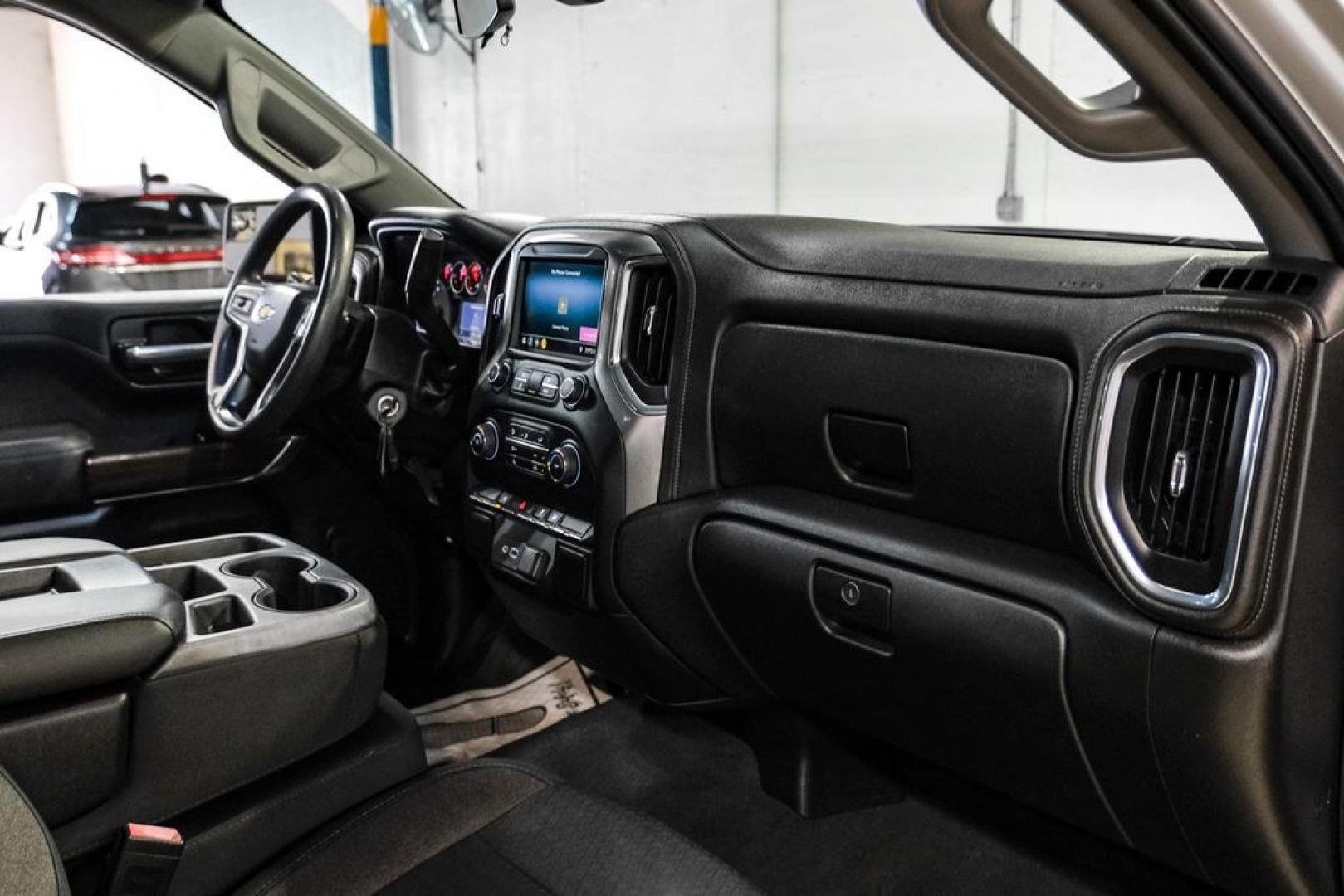 2020 Silver Ice Metallic /Jet Black Chevrolet Silverado 1500 LT (1GCRYDED0LZ) with an EcoTec3 5.3L V8 engine, Automatic transmission, located at 15300 Midway Rd., Addison, TX, 75001, (972) 702-0011, 32.958321, -96.838074- Photo#13