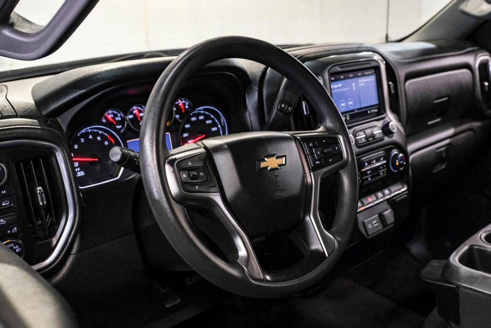 2020 Silver Ice Metallic /Jet Black Chevrolet Silverado 1500 LT (1GCRYDED0LZ) with an EcoTec3 5.3L V8 engine, Automatic transmission, located at 15300 Midway Rd., Addison, TX, 75001, (972) 702-0011, 32.958321, -96.838074- Photo#16