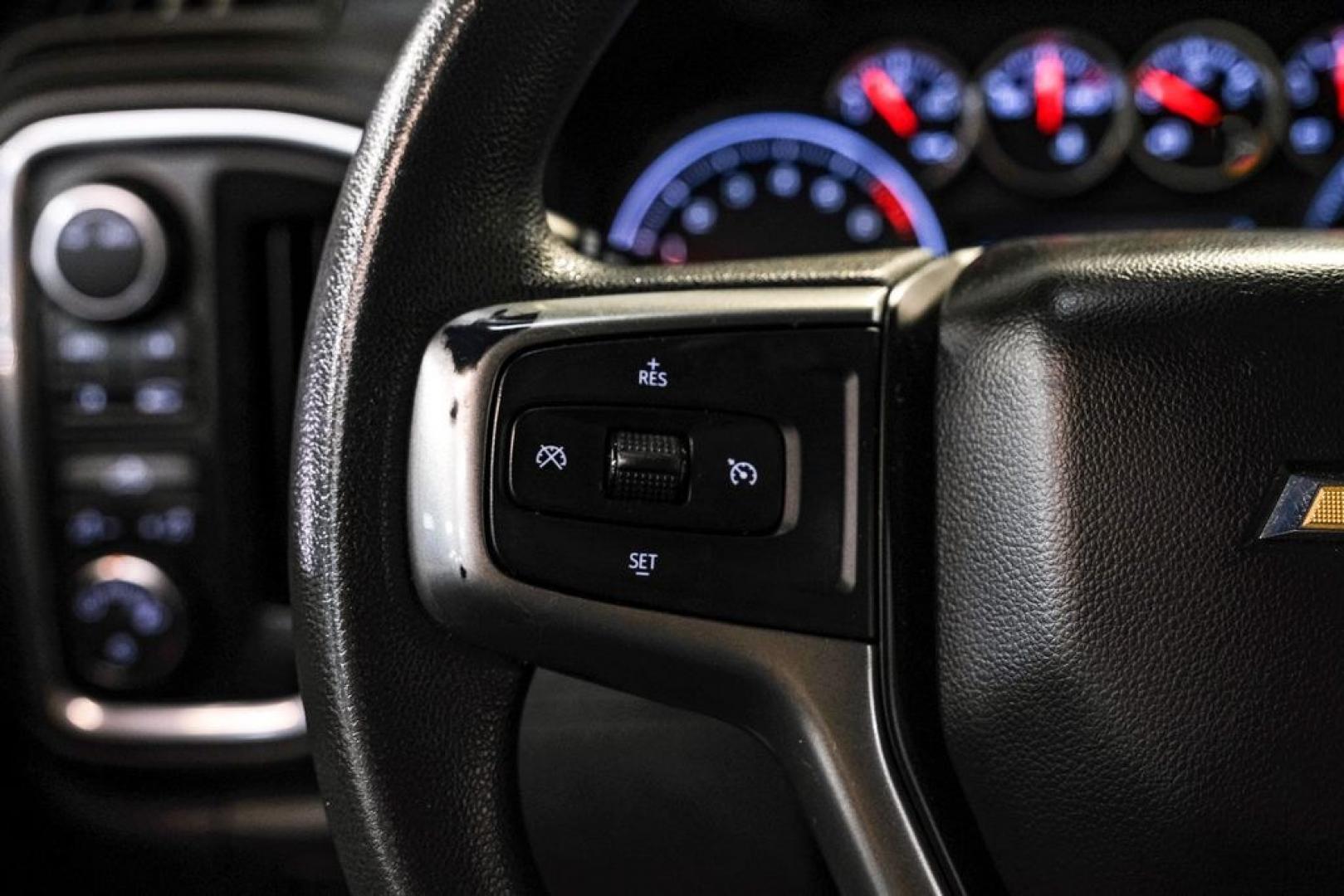 2020 Silver Ice Metallic /Jet Black Chevrolet Silverado 1500 LT (1GCRYDED0LZ) with an EcoTec3 5.3L V8 engine, Automatic transmission, located at 15300 Midway Rd., Addison, TX, 75001, (972) 702-0011, 32.958321, -96.838074- Photo#17