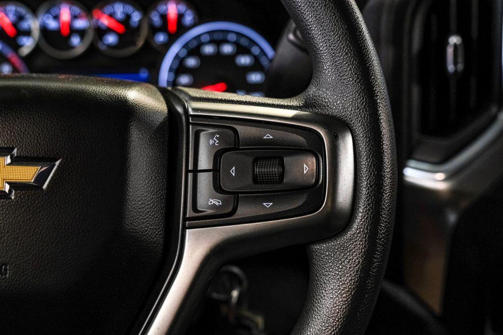 2020 Silver Ice Metallic /Jet Black Chevrolet Silverado 1500 LT (1GCRYDED0LZ) with an EcoTec3 5.3L V8 engine, Automatic transmission, located at 15300 Midway Rd., Addison, TX, 75001, (972) 702-0011, 32.958321, -96.838074- Photo#18