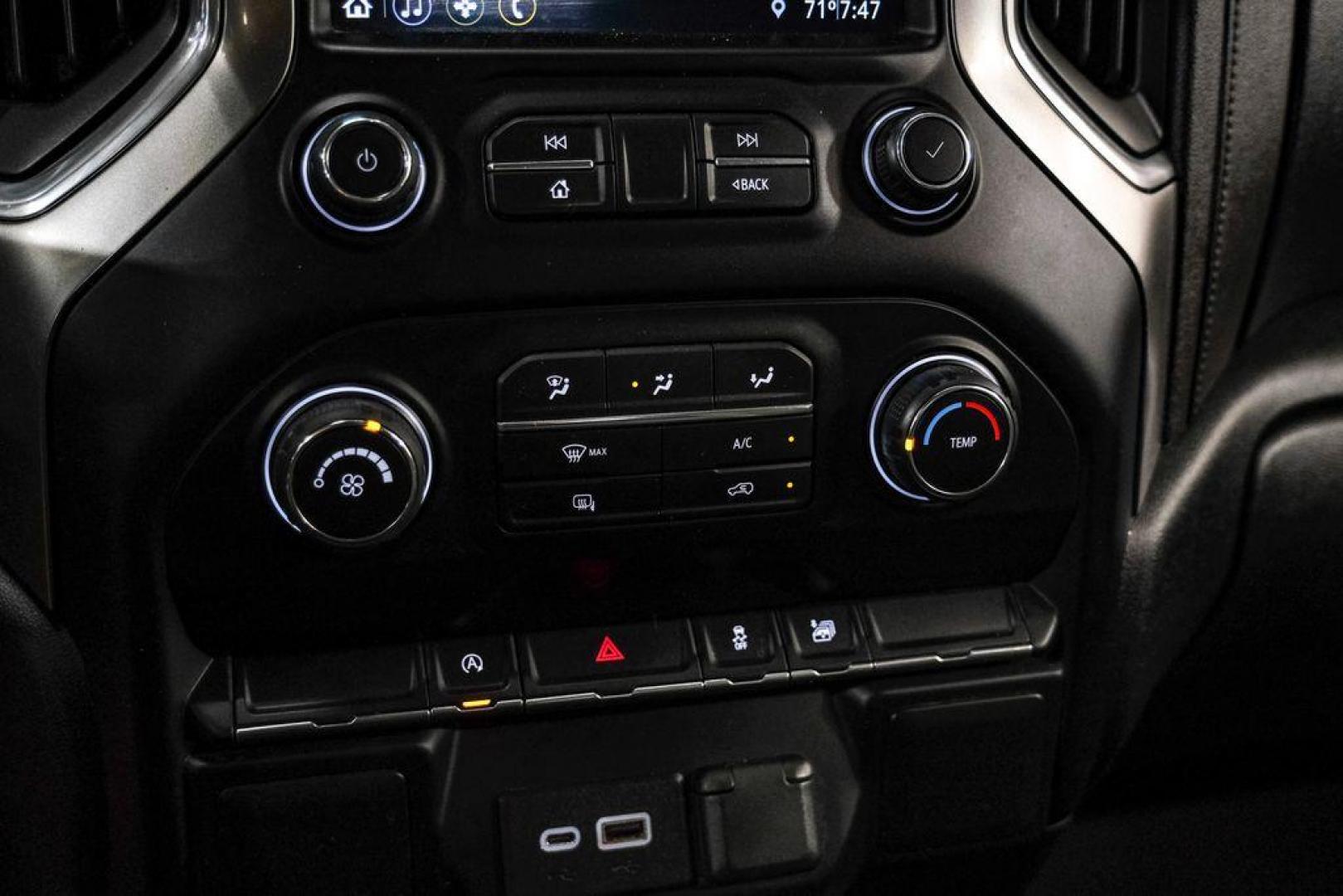2020 Silver Ice Metallic /Jet Black Chevrolet Silverado 1500 LT (1GCRYDED0LZ) with an EcoTec3 5.3L V8 engine, Automatic transmission, located at 15300 Midway Rd., Addison, TX, 75001, (972) 702-0011, 32.958321, -96.838074- Photo#26