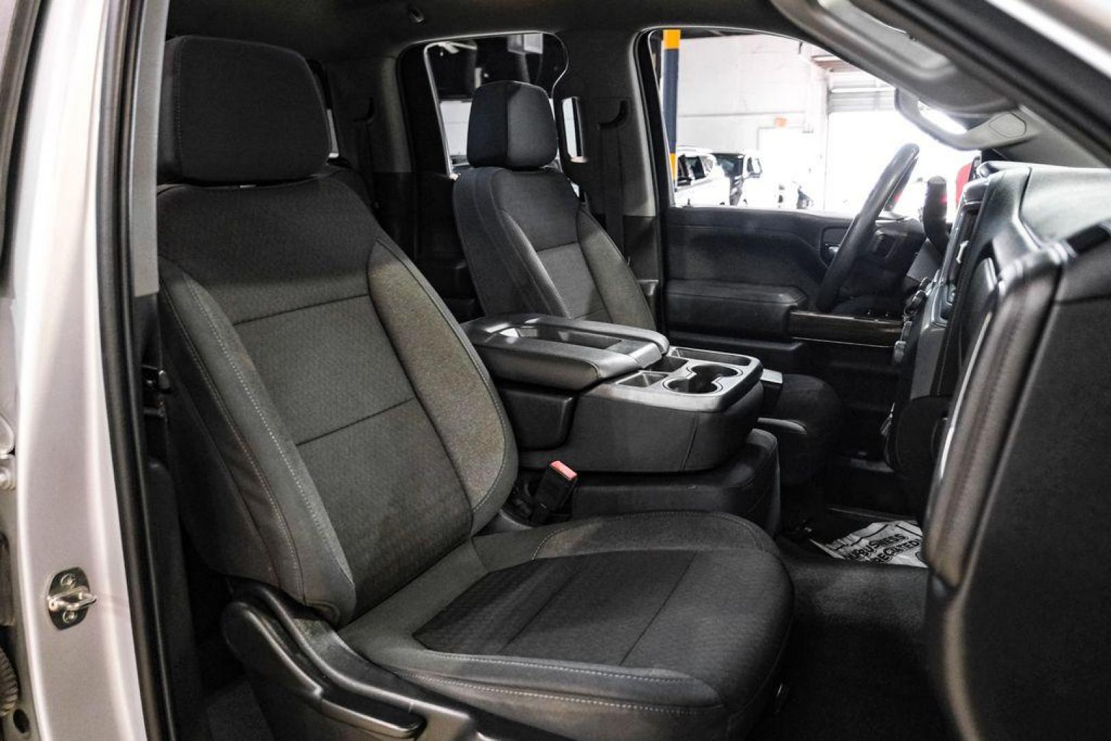 2020 Silver Ice Metallic /Jet Black Chevrolet Silverado 1500 LT (1GCRYDED0LZ) with an EcoTec3 5.3L V8 engine, Automatic transmission, located at 15300 Midway Rd., Addison, TX, 75001, (972) 702-0011, 32.958321, -96.838074- Photo#34