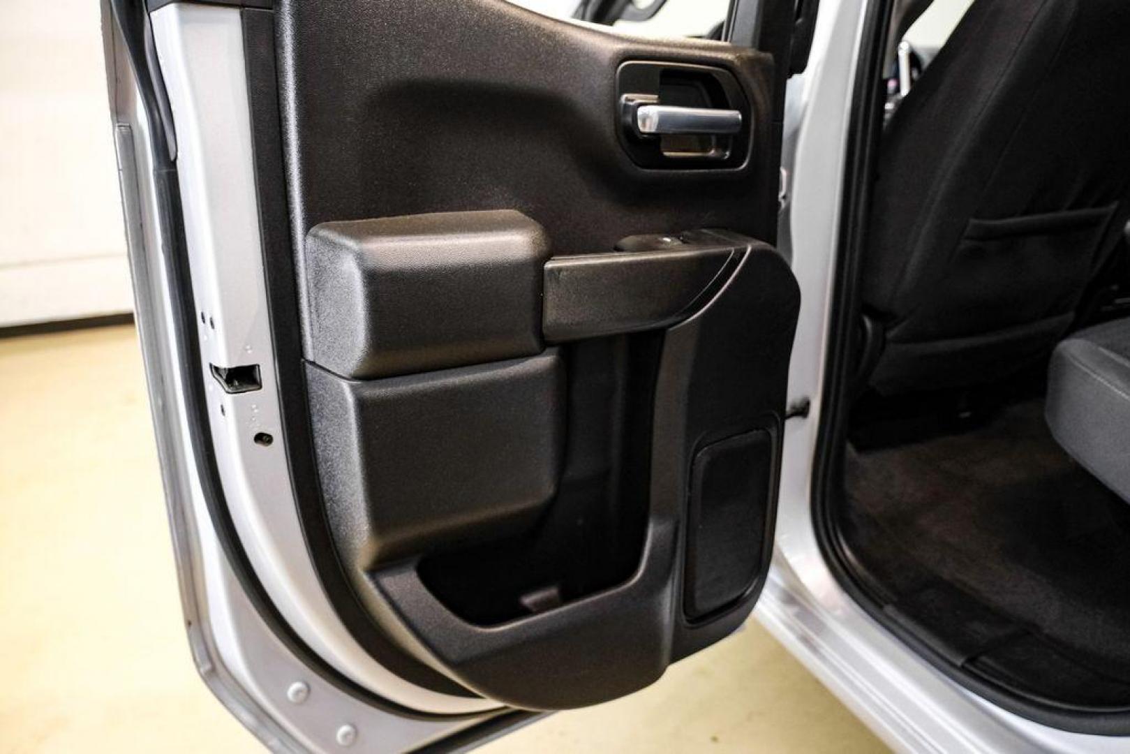 2020 Silver Ice Metallic /Jet Black Chevrolet Silverado 1500 LT (1GCRYDED0LZ) with an EcoTec3 5.3L V8 engine, Automatic transmission, located at 15300 Midway Rd., Addison, TX, 75001, (972) 702-0011, 32.958321, -96.838074- Photo#44