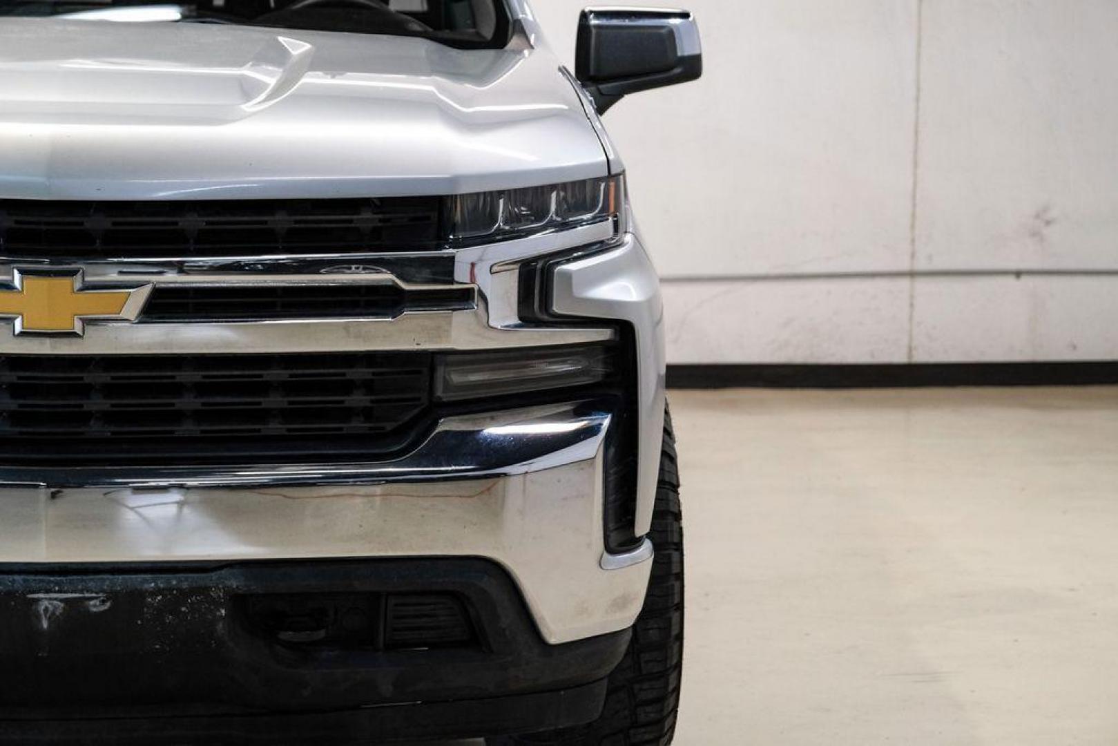2020 Silver Ice Metallic /Jet Black Chevrolet Silverado 1500 LT (1GCRYDED0LZ) with an EcoTec3 5.3L V8 engine, Automatic transmission, located at 15300 Midway Rd., Addison, TX, 75001, (972) 702-0011, 32.958321, -96.838074- Photo#46