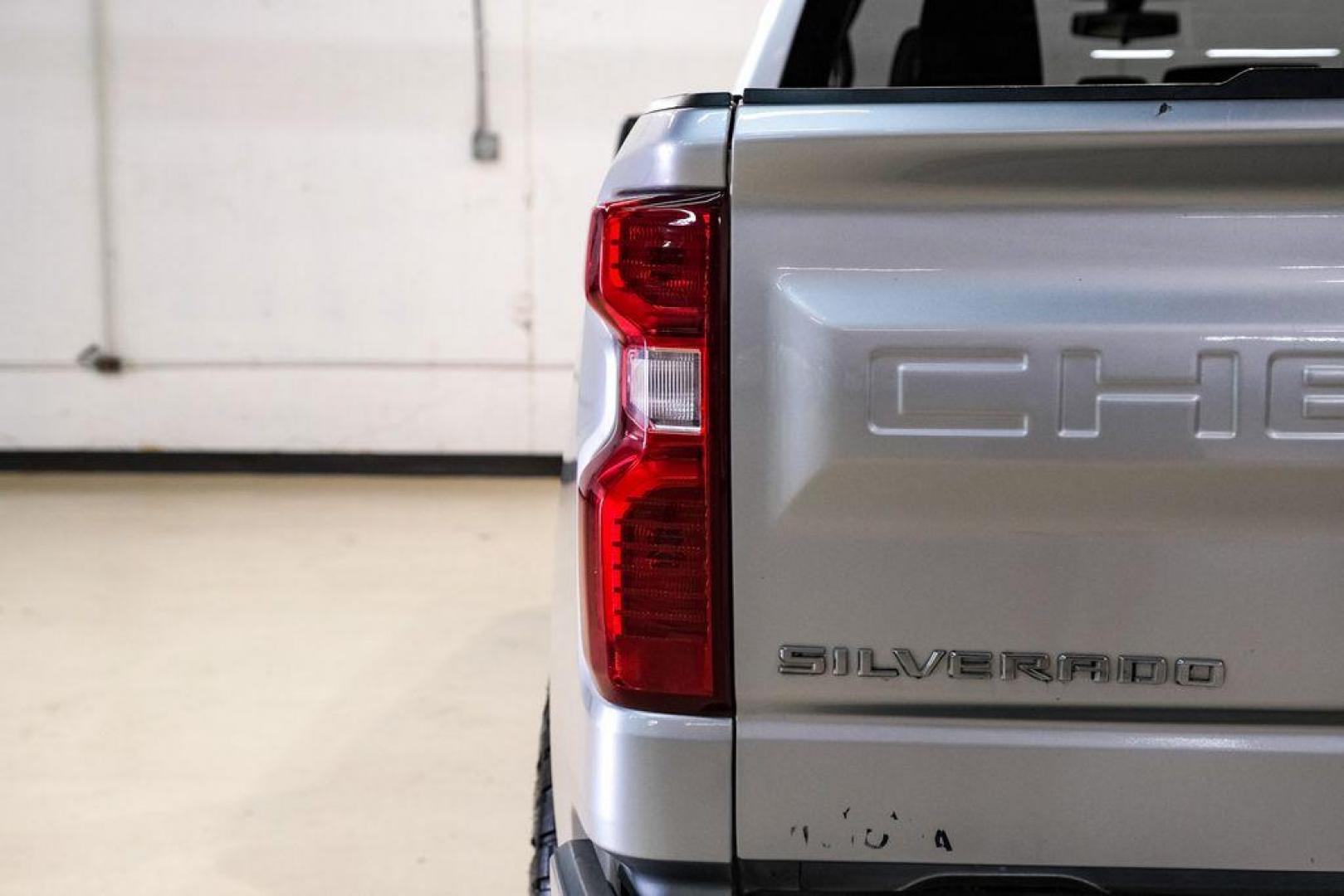 2020 Silver Ice Metallic /Jet Black Chevrolet Silverado 1500 LT (1GCRYDED0LZ) with an EcoTec3 5.3L V8 engine, Automatic transmission, located at 15300 Midway Rd., Addison, TX, 75001, (972) 702-0011, 32.958321, -96.838074- Photo#47