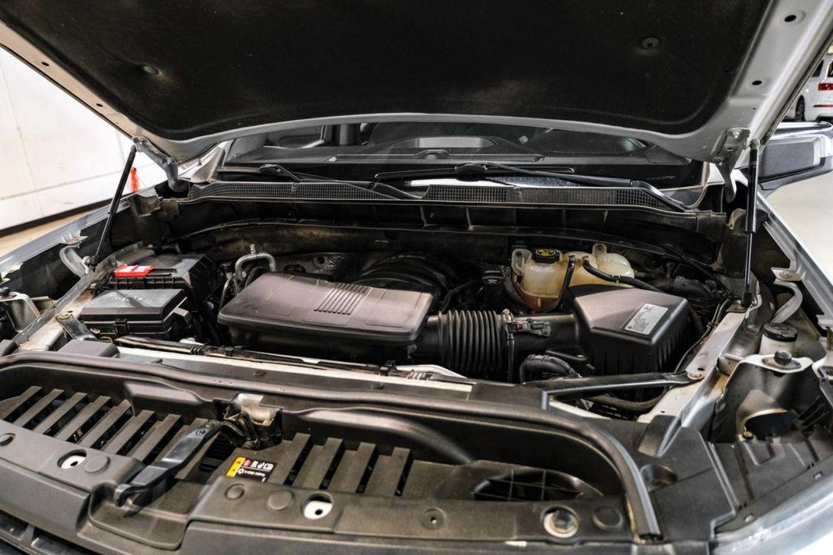 2020 Silver Ice Metallic /Jet Black Chevrolet Silverado 1500 LT (1GCRYDED0LZ) with an EcoTec3 5.3L V8 engine, Automatic transmission, located at 15300 Midway Rd., Addison, TX, 75001, (972) 702-0011, 32.958321, -96.838074- Photo#48