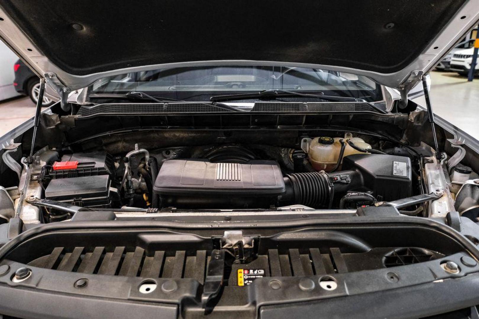 2020 Silver Ice Metallic /Jet Black Chevrolet Silverado 1500 LT (1GCRYDED0LZ) with an EcoTec3 5.3L V8 engine, Automatic transmission, located at 15300 Midway Rd., Addison, TX, 75001, (972) 702-0011, 32.958321, -96.838074- Photo#49
