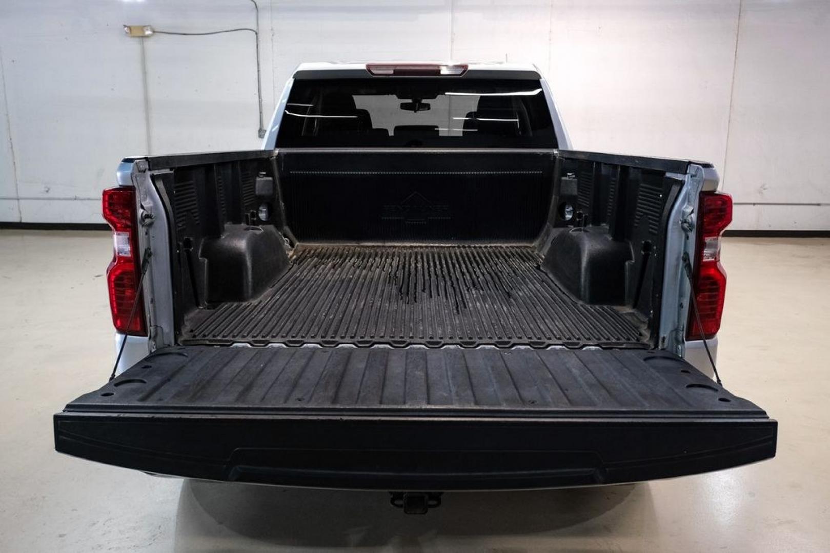 2020 Silver Ice Metallic /Jet Black Chevrolet Silverado 1500 LT (1GCRYDED0LZ) with an EcoTec3 5.3L V8 engine, Automatic transmission, located at 15300 Midway Rd., Addison, TX, 75001, (972) 702-0011, 32.958321, -96.838074- Photo#51