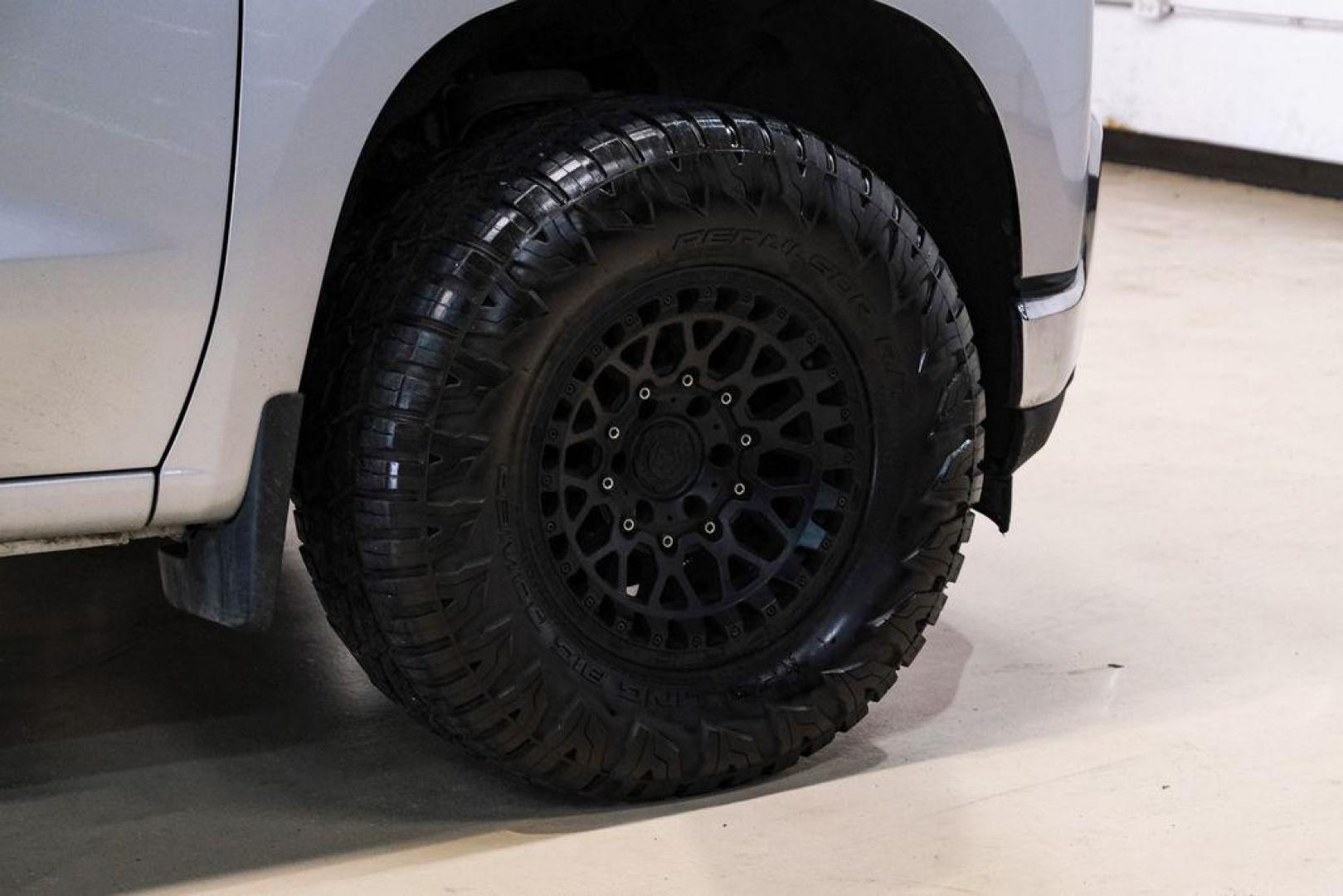 2020 Silver Ice Metallic /Jet Black Chevrolet Silverado 1500 LT (1GCRYDED0LZ) with an EcoTec3 5.3L V8 engine, Automatic transmission, located at 15300 Midway Rd., Addison, TX, 75001, (972) 702-0011, 32.958321, -96.838074- Photo#53