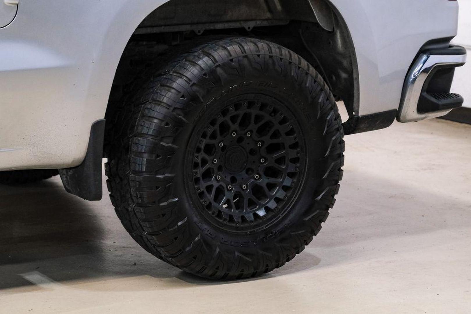 2020 Silver Ice Metallic /Jet Black Chevrolet Silverado 1500 LT (1GCRYDED0LZ) with an EcoTec3 5.3L V8 engine, Automatic transmission, located at 15300 Midway Rd., Addison, TX, 75001, (972) 702-0011, 32.958321, -96.838074- Photo#55