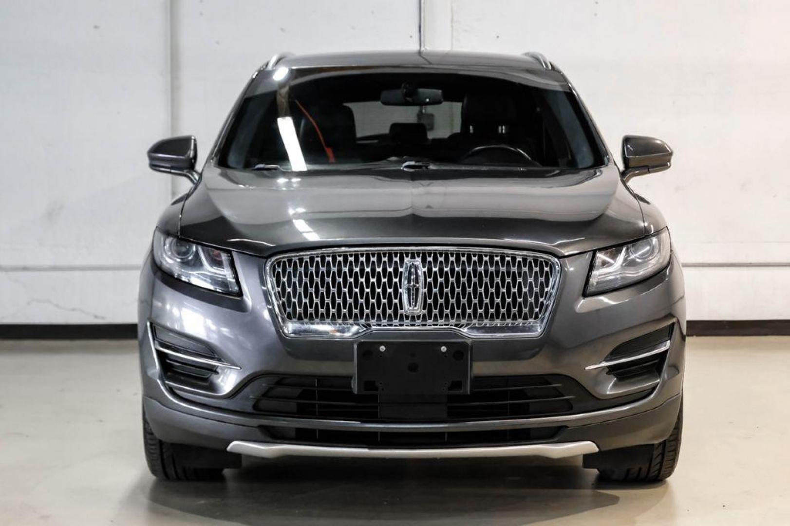 2019 Magnetic Gray Metallic /Ebony Lincoln MKC Standard (5LMCJ1C91KU) with an 2.0L I4 engine, Automatic transmission, located at 15300 Midway Rd., Addison, TX, 75001, (972) 702-0011, 32.958321, -96.838074 - Photo#4