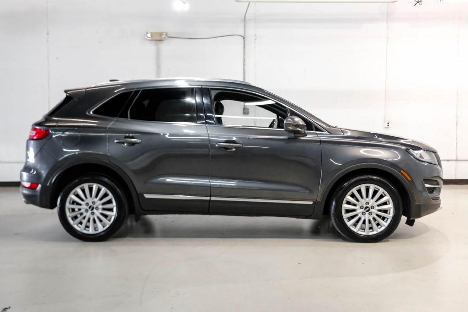 2019 Magnetic Gray Metallic /Ebony Lincoln MKC Standard (5LMCJ1C91KU) with an 2.0L I4 engine, Automatic transmission, located at 15300 Midway Rd., Addison, TX, 75001, (972) 702-0011, 32.958321, -96.838074 - Photo#6