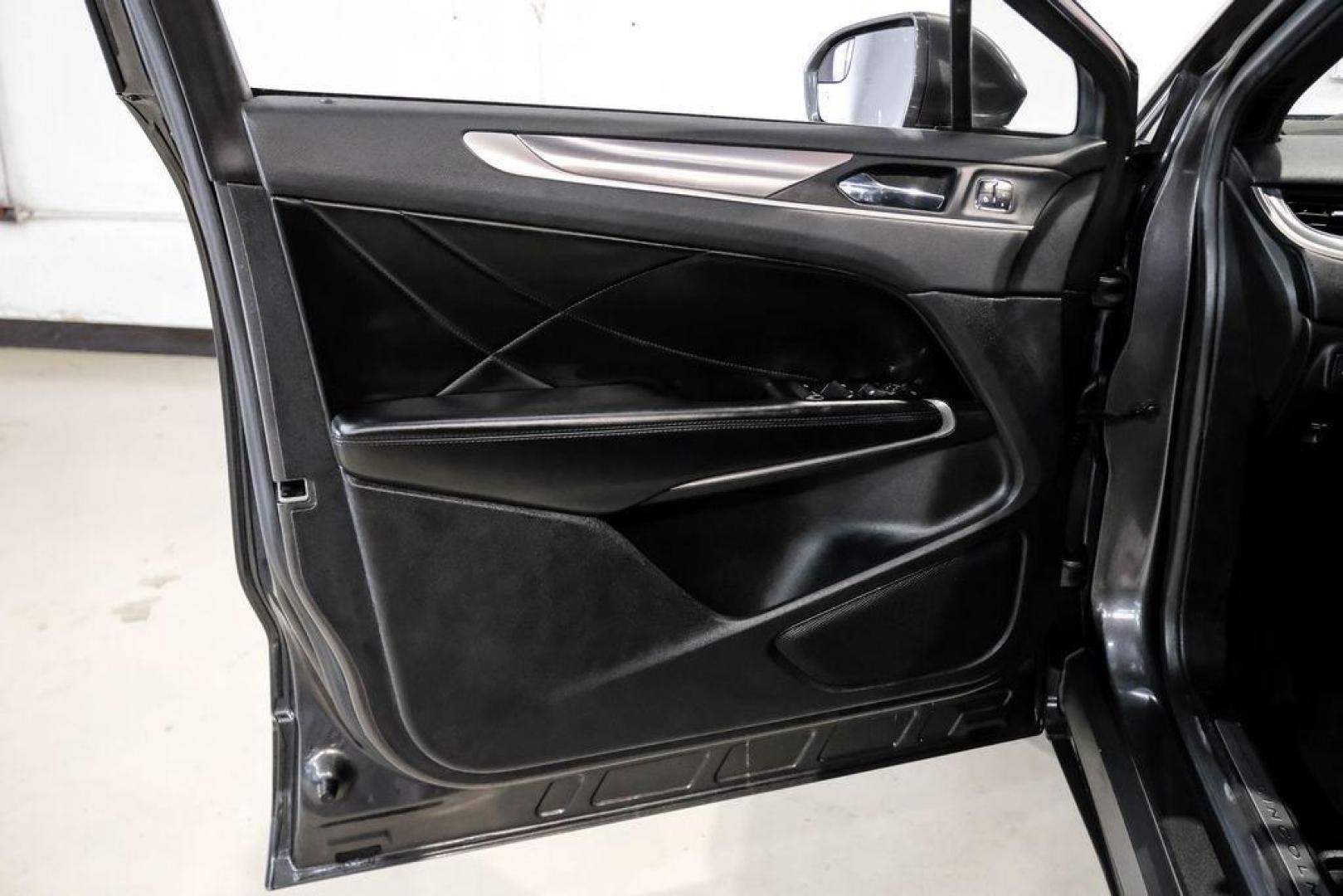 2019 Magnetic Gray Metallic /Ebony Lincoln MKC Standard (5LMCJ1C91KU) with an 2.0L I4 engine, Automatic transmission, located at 15300 Midway Rd., Addison, TX, 75001, (972) 702-0011, 32.958321, -96.838074 - Photo#43