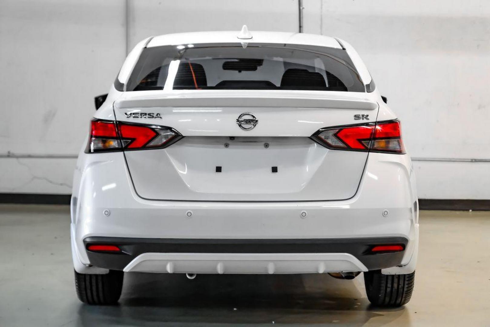 2020 Aspen White /Sport Interior Nissan Versa 1.6 SR (3N1CN8FV3LL) with an 1.6L 4-Cylinder DOHC 16V engine, CVT transmission, located at 15300 Midway Rd., Addison, TX, 75001, (972) 702-0011, 32.958321, -96.838074 - Photo#8