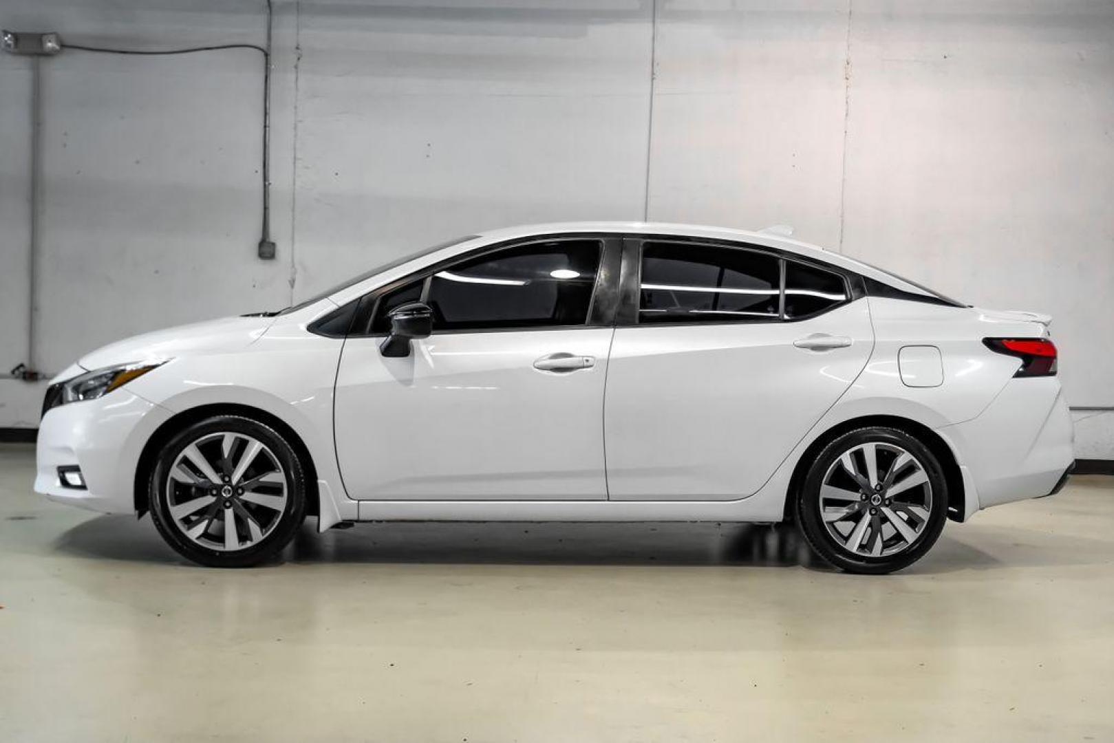 2020 Aspen White /Sport Interior Nissan Versa 1.6 SR (3N1CN8FV3LL) with an 1.6L 4-Cylinder DOHC 16V engine, CVT transmission, located at 15300 Midway Rd., Addison, TX, 75001, (972) 702-0011, 32.958321, -96.838074 - Photo#10