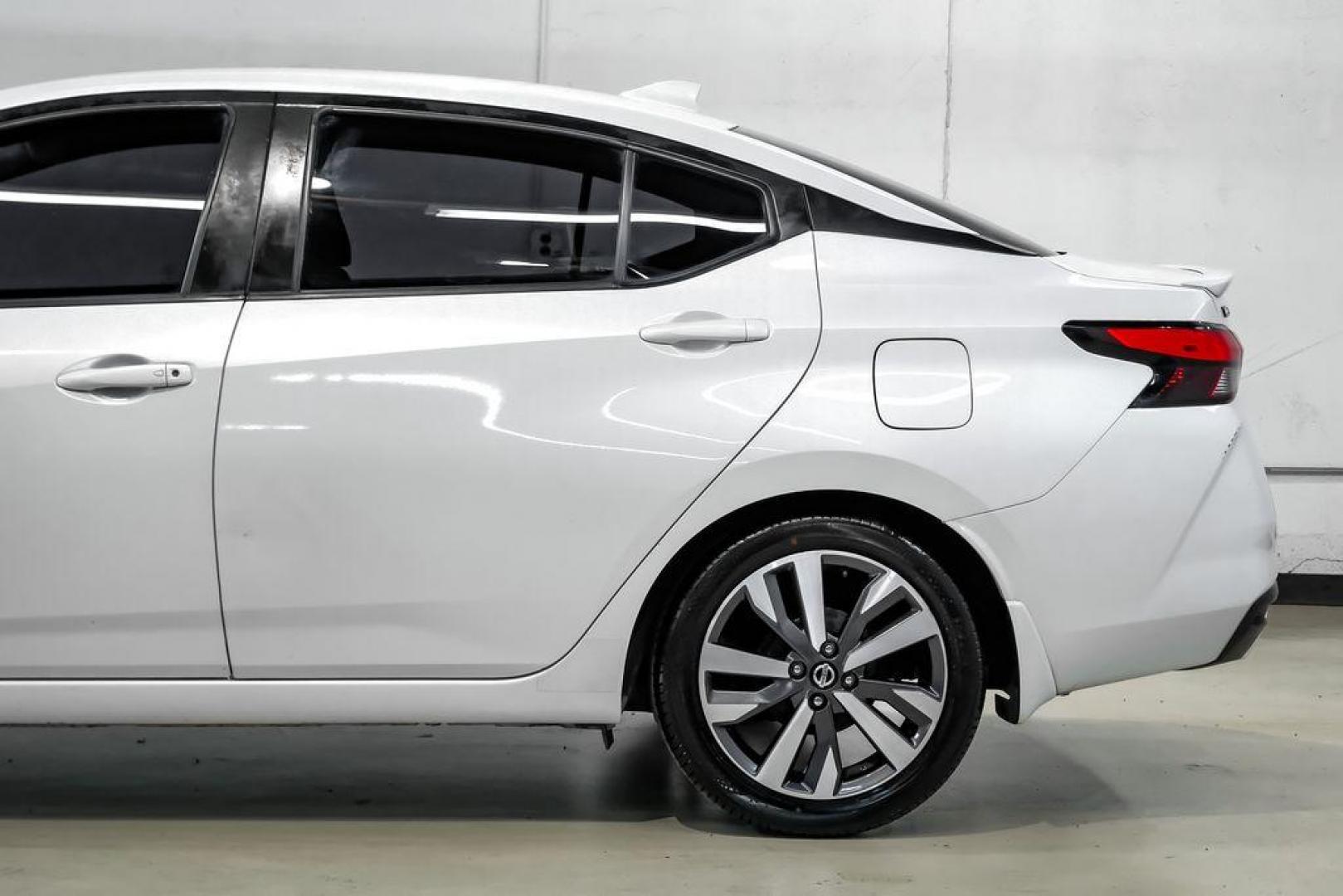 2020 Aspen White /Sport Interior Nissan Versa 1.6 SR (3N1CN8FV3LL) with an 1.6L 4-Cylinder DOHC 16V engine, CVT transmission, located at 15300 Midway Rd., Addison, TX, 75001, (972) 702-0011, 32.958321, -96.838074 - Photo#12