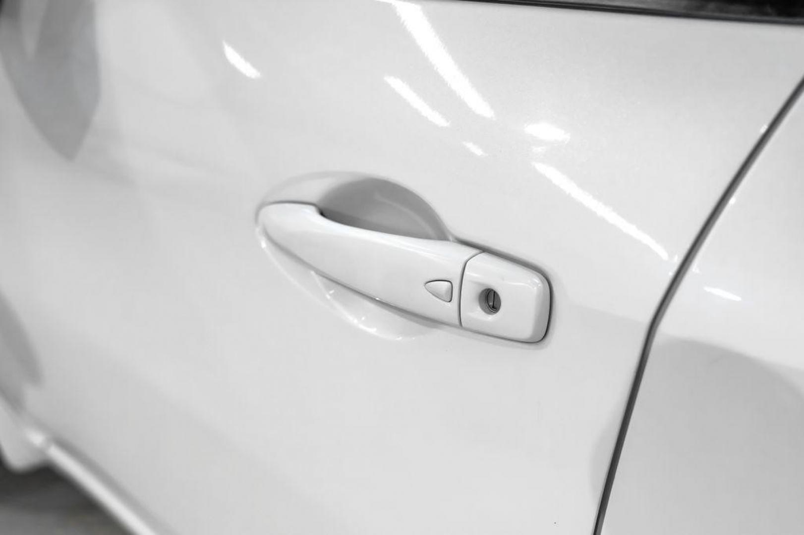 2020 Aspen White /Sport Interior Nissan Versa 1.6 SR (3N1CN8FV3LL) with an 1.6L 4-Cylinder DOHC 16V engine, CVT transmission, located at 15300 Midway Rd., Addison, TX, 75001, (972) 702-0011, 32.958321, -96.838074 - Photo#38