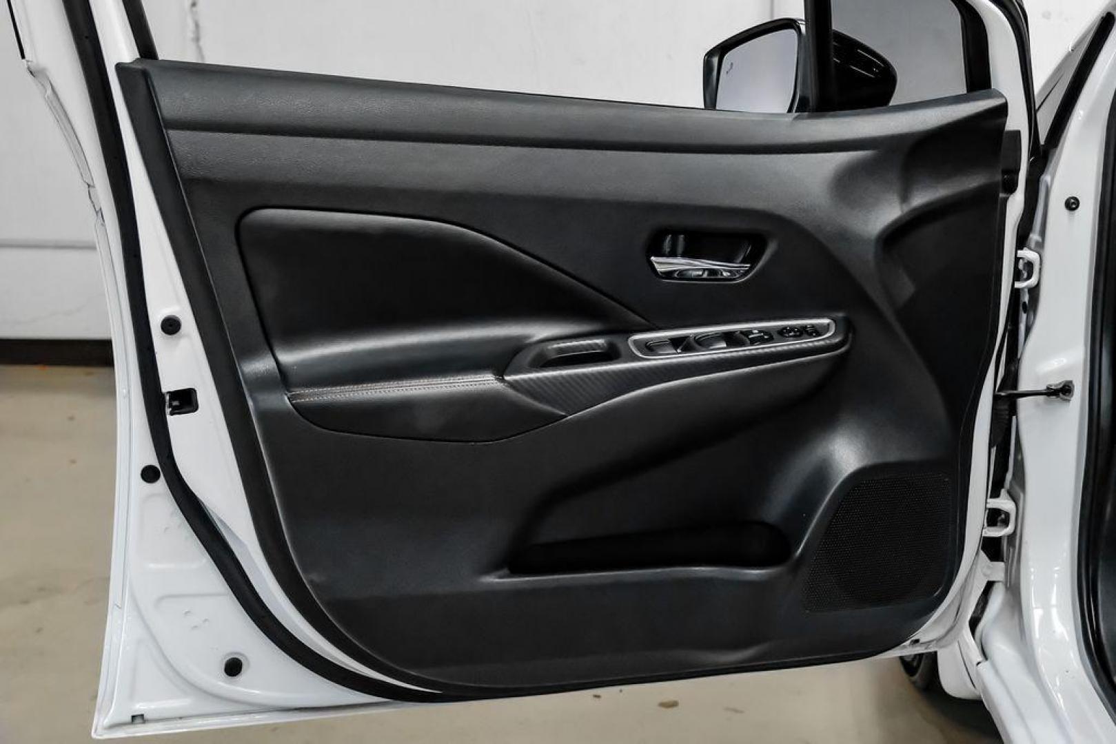 2020 Aspen White /Sport Interior Nissan Versa 1.6 SR (3N1CN8FV3LL) with an 1.6L 4-Cylinder DOHC 16V engine, CVT transmission, located at 15300 Midway Rd., Addison, TX, 75001, (972) 702-0011, 32.958321, -96.838074 - Photo#39