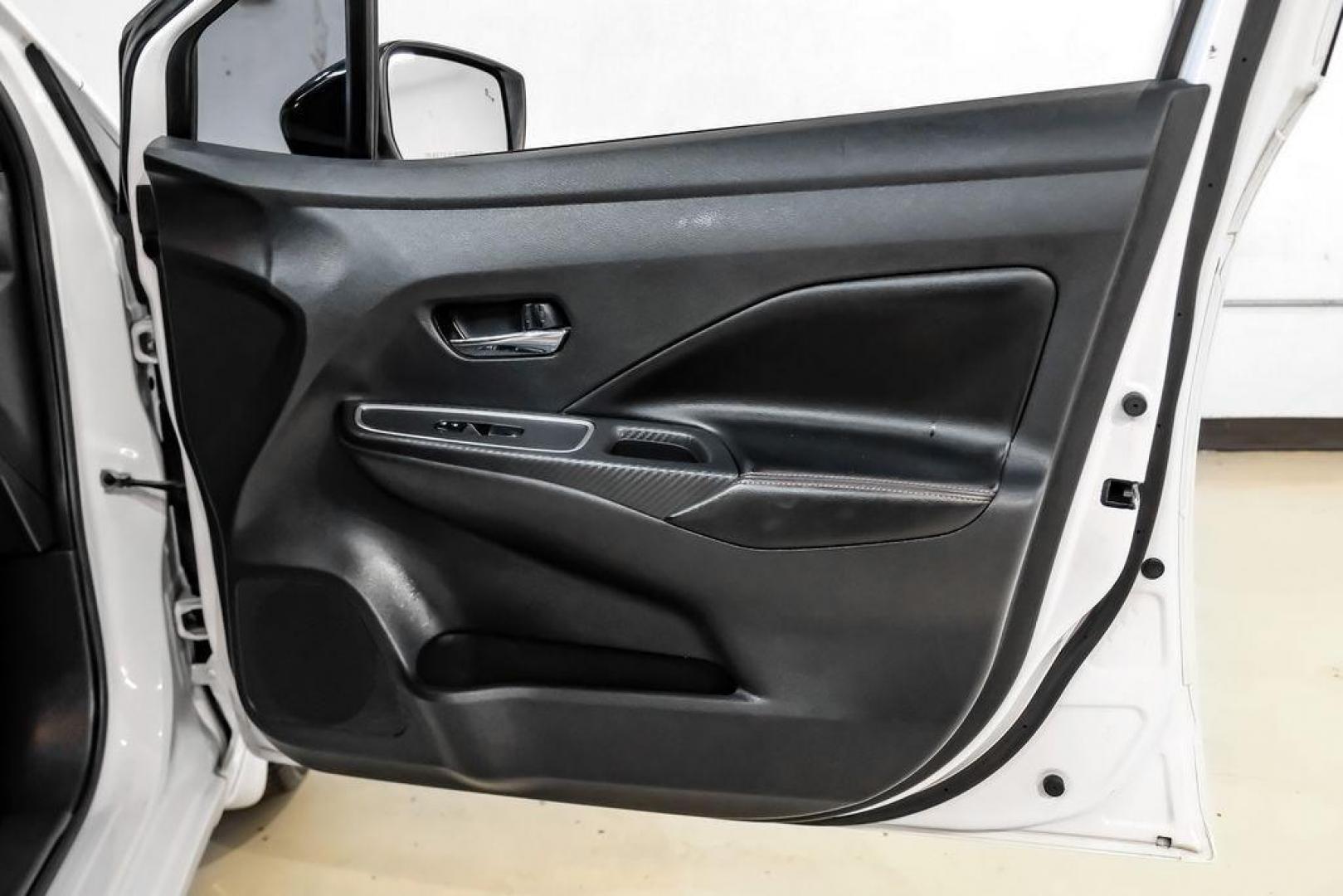 2020 Aspen White /Sport Interior Nissan Versa 1.6 SR (3N1CN8FV3LL) with an 1.6L 4-Cylinder DOHC 16V engine, CVT transmission, located at 15300 Midway Rd., Addison, TX, 75001, (972) 702-0011, 32.958321, -96.838074 - Photo#41