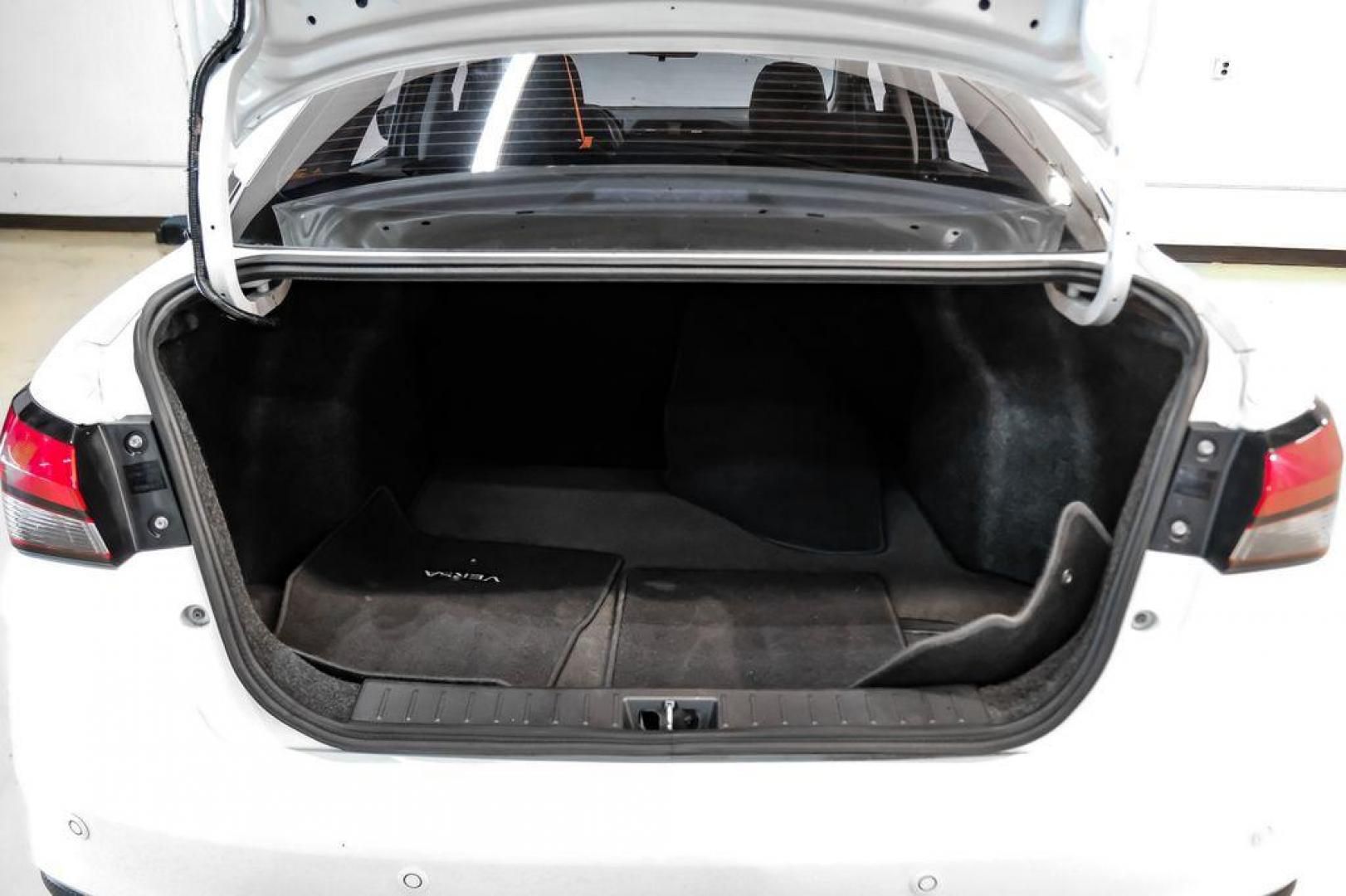 2020 Aspen White /Sport Interior Nissan Versa 1.6 SR (3N1CN8FV3LL) with an 1.6L 4-Cylinder DOHC 16V engine, CVT transmission, located at 15300 Midway Rd., Addison, TX, 75001, (972) 702-0011, 32.958321, -96.838074 - Photo#51