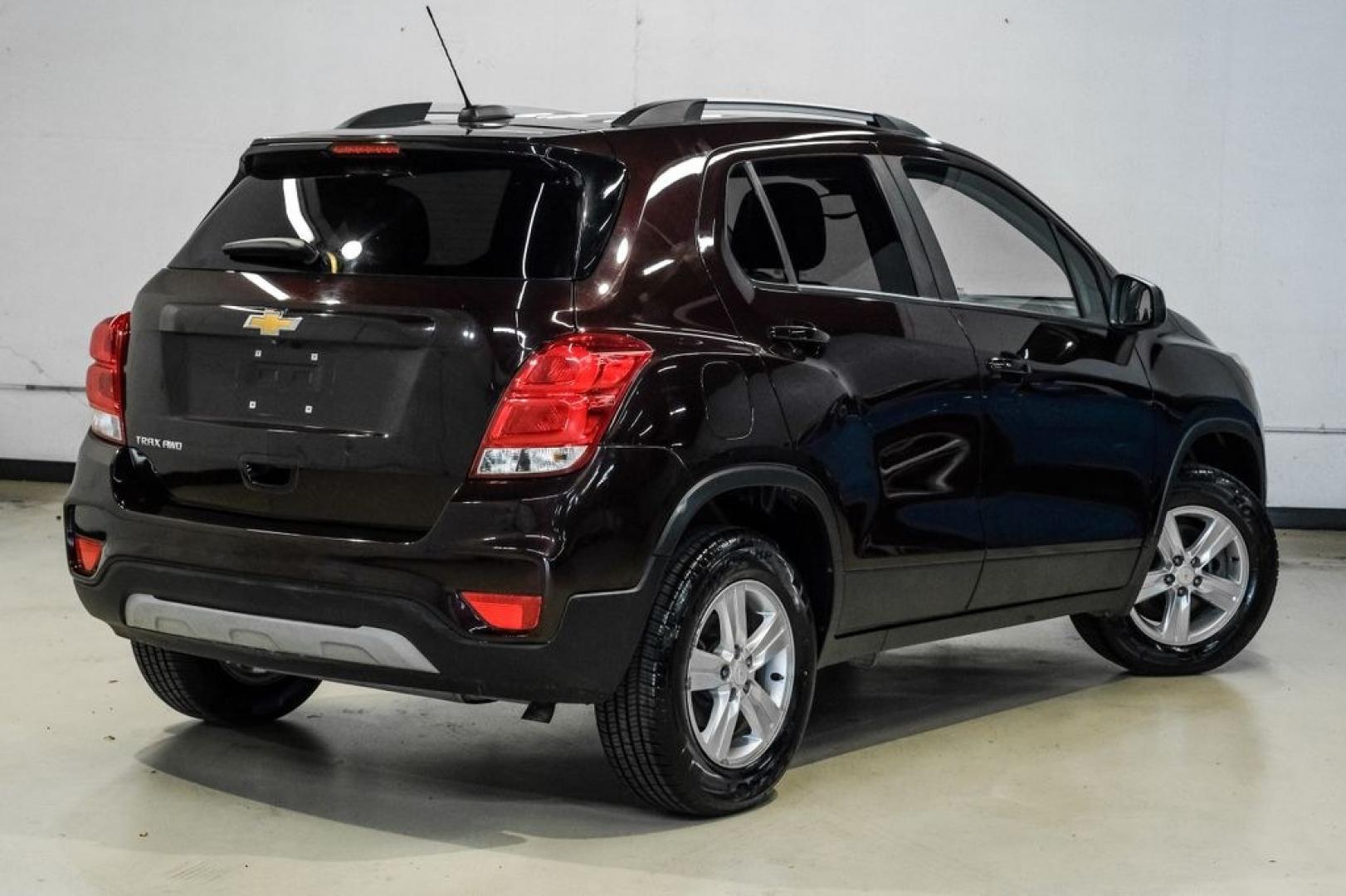 2022 Black Cherry Metallic /Jet Black Chevrolet Trax LT (KL7CJPSM4NB) with an Turbo 1.4L VVT DOHC 4-Cylinder DI SIDI engine, Automatic transmission, located at 15300 Midway Rd., Addison, TX, 75001, (972) 702-0011, 32.958321, -96.838074 - Photo#9