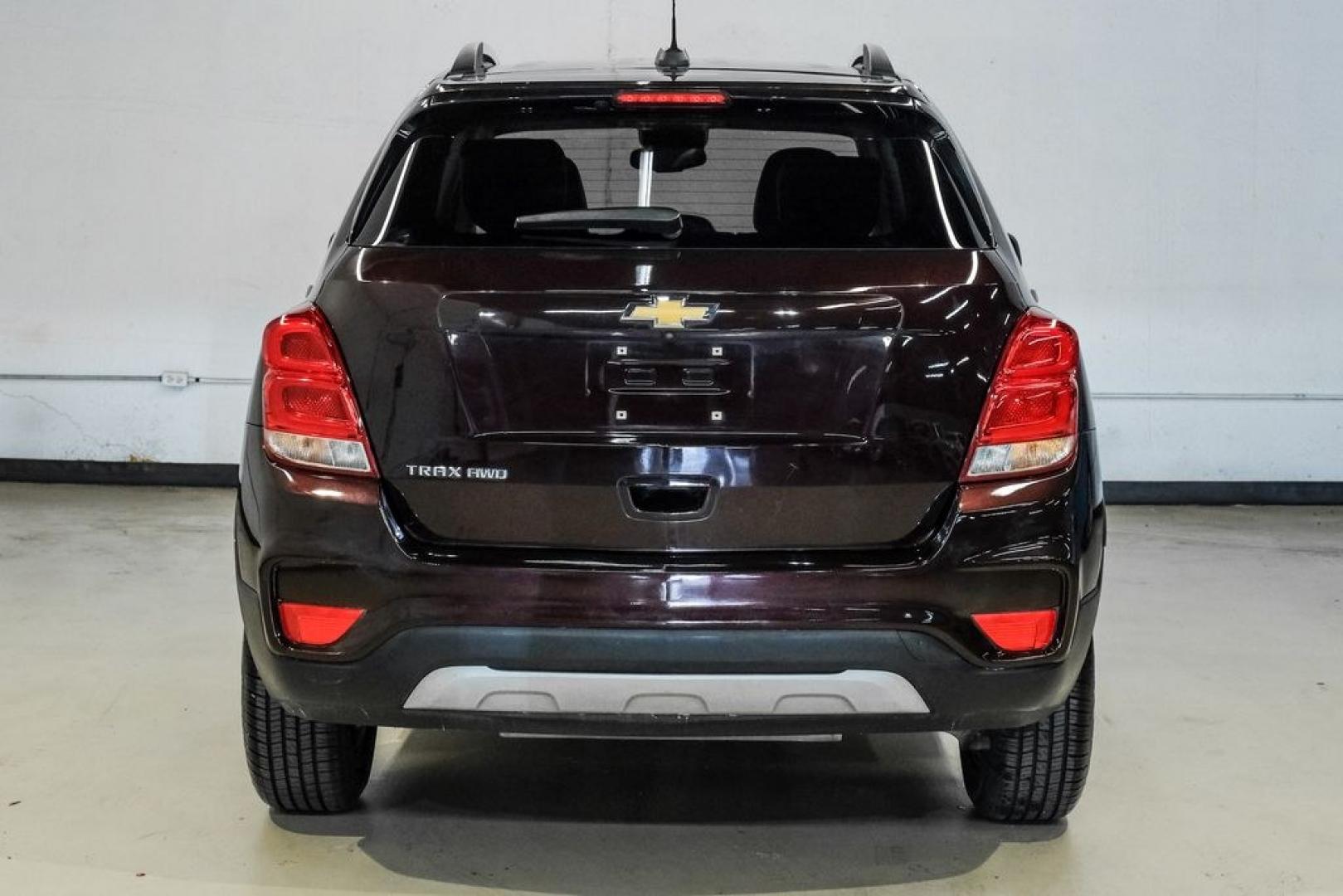 2022 Black Cherry Metallic /Jet Black Chevrolet Trax LT (KL7CJPSM4NB) with an Turbo 1.4L VVT DOHC 4-Cylinder DI SIDI engine, Automatic transmission, located at 15300 Midway Rd., Addison, TX, 75001, (972) 702-0011, 32.958321, -96.838074 - Photo#10