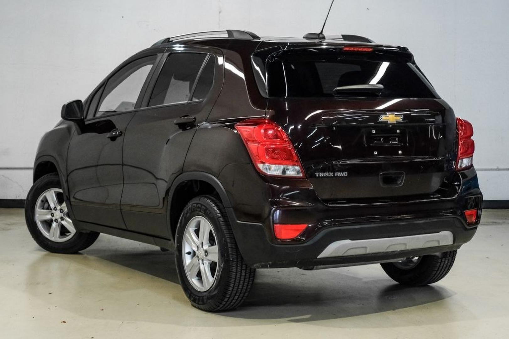 2022 Black Cherry Metallic /Jet Black Chevrolet Trax LT (KL7CJPSM4NB) with an Turbo 1.4L VVT DOHC 4-Cylinder DI SIDI engine, Automatic transmission, located at 15300 Midway Rd., Addison, TX, 75001, (972) 702-0011, 32.958321, -96.838074 - Photo#11