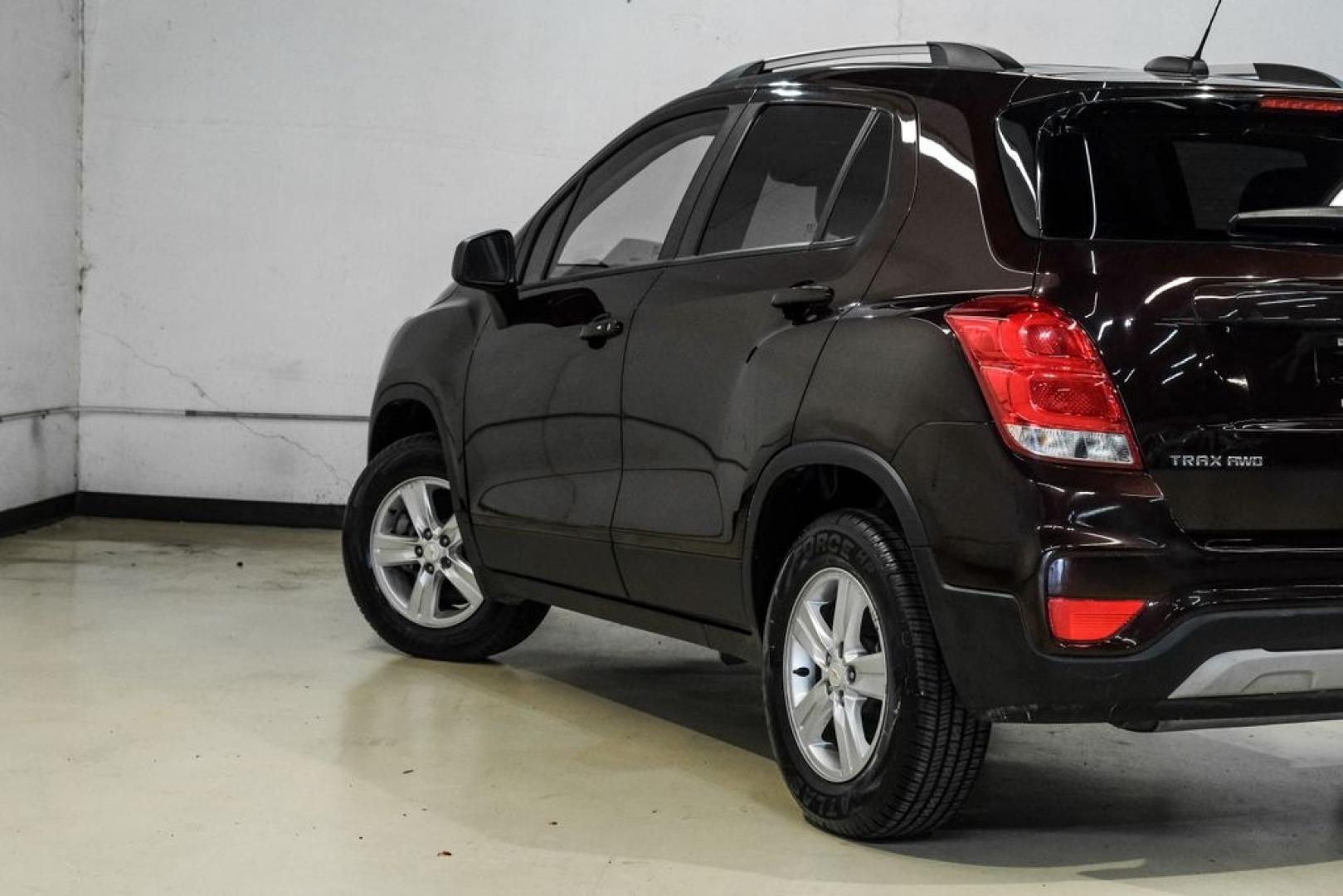 2022 Black Cherry Metallic /Jet Black Chevrolet Trax LT (KL7CJPSM4NB) with an Turbo 1.4L VVT DOHC 4-Cylinder DI SIDI engine, Automatic transmission, located at 15300 Midway Rd., Addison, TX, 75001, (972) 702-0011, 32.958321, -96.838074 - Photo#12