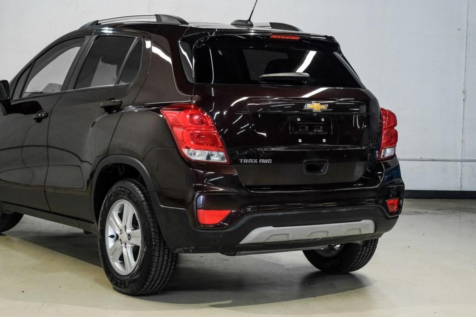 2022 Black Cherry Metallic /Jet Black Chevrolet Trax LT (KL7CJPSM4NB) with an Turbo 1.4L VVT DOHC 4-Cylinder DI SIDI engine, Automatic transmission, located at 15300 Midway Rd., Addison, TX, 75001, (972) 702-0011, 32.958321, -96.838074 - Photo#13