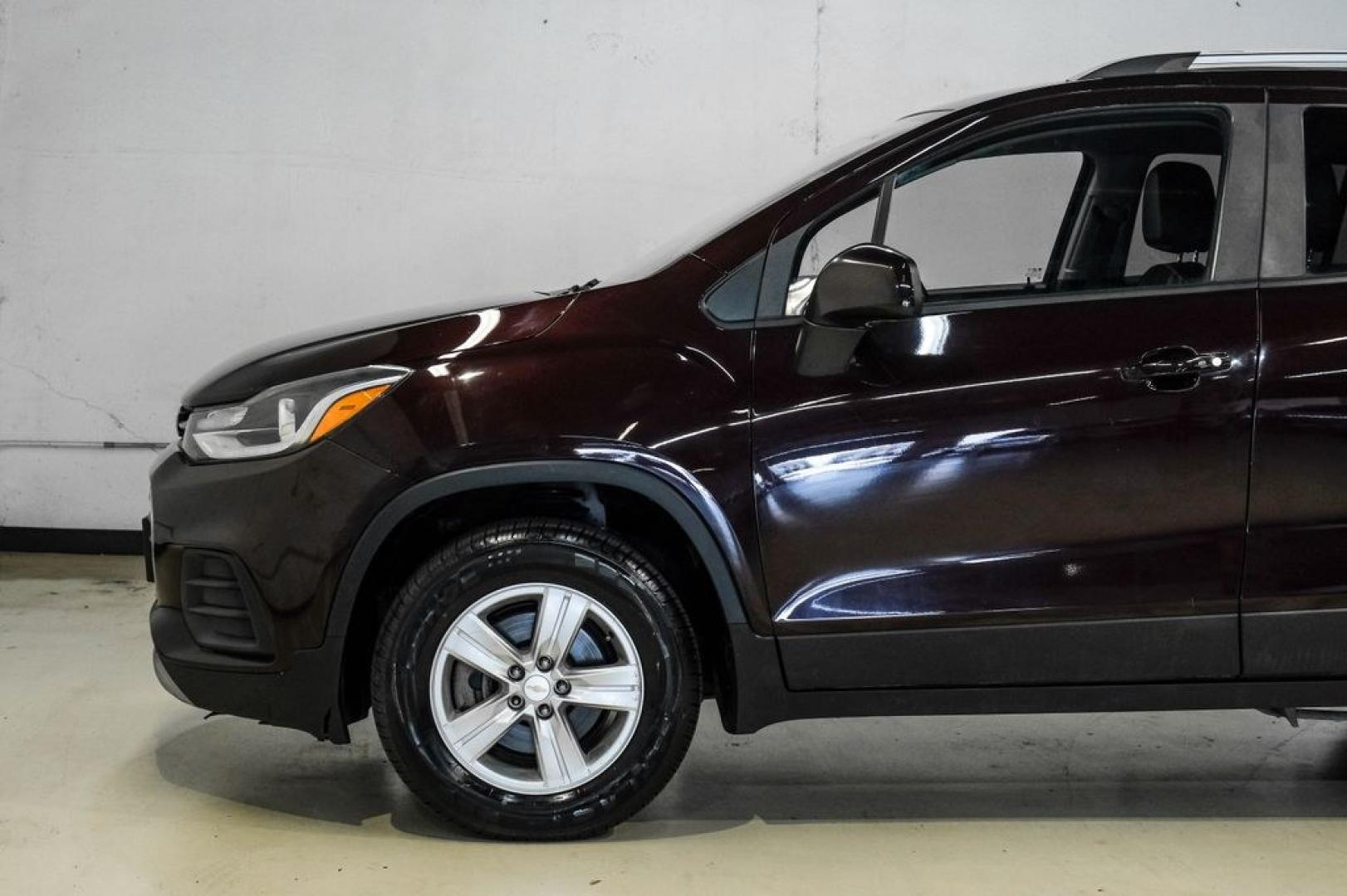 2022 Black Cherry Metallic /Jet Black Chevrolet Trax LT (KL7CJPSM4NB) with an Turbo 1.4L VVT DOHC 4-Cylinder DI SIDI engine, Automatic transmission, located at 15300 Midway Rd., Addison, TX, 75001, (972) 702-0011, 32.958321, -96.838074 - Photo#15