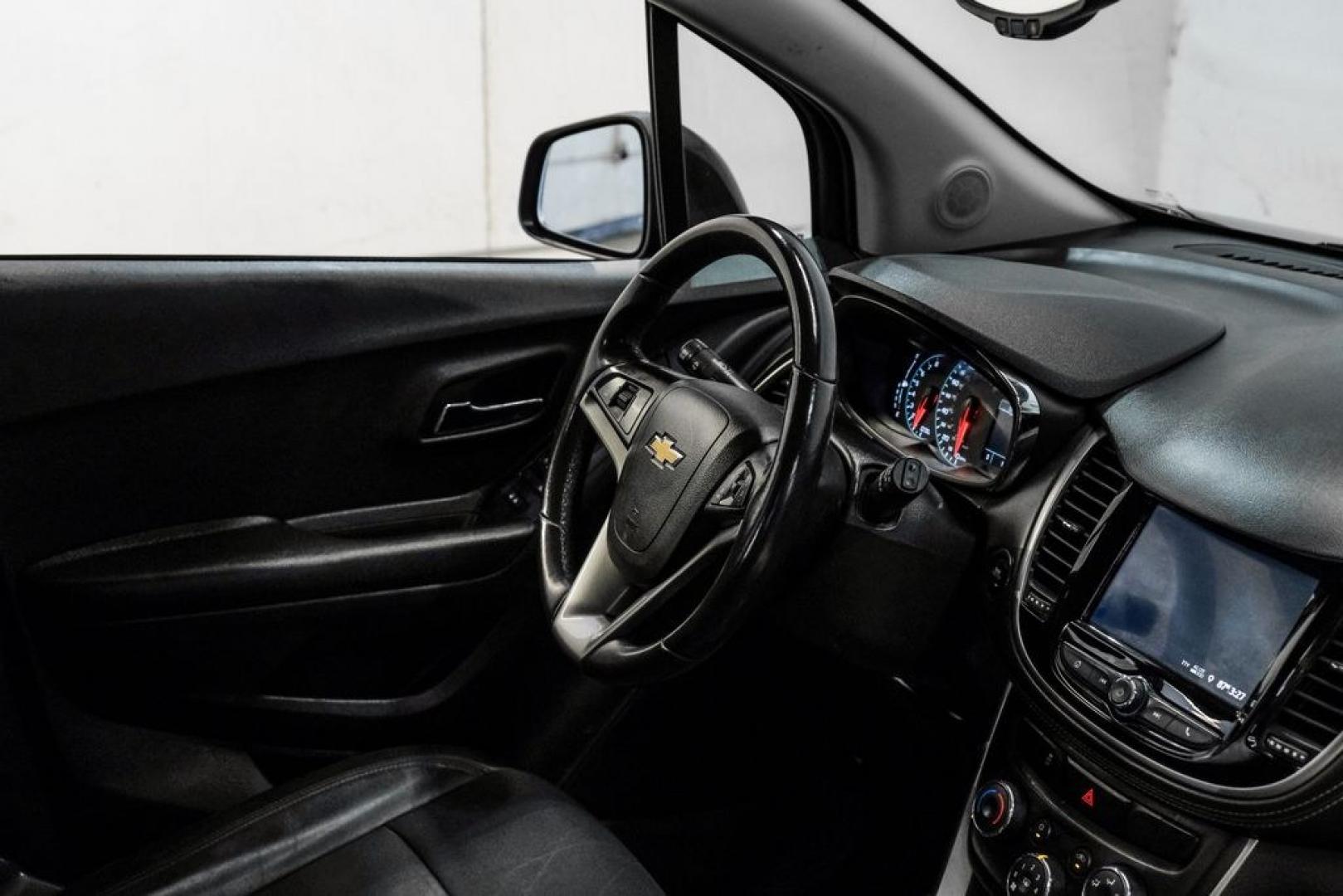 2022 Black Cherry Metallic /Jet Black Chevrolet Trax LT (KL7CJPSM4NB) with an Turbo 1.4L VVT DOHC 4-Cylinder DI SIDI engine, Automatic transmission, located at 15300 Midway Rd., Addison, TX, 75001, (972) 702-0011, 32.958321, -96.838074 - Photo#19