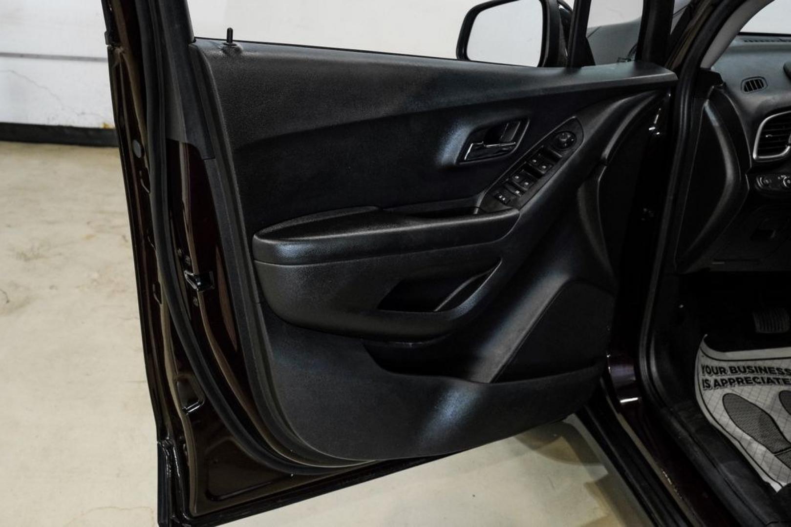2022 Black Cherry Metallic /Jet Black Chevrolet Trax LT (KL7CJPSM4NB) with an Turbo 1.4L VVT DOHC 4-Cylinder DI SIDI engine, Automatic transmission, located at 15300 Midway Rd., Addison, TX, 75001, (972) 702-0011, 32.958321, -96.838074 - Photo#43