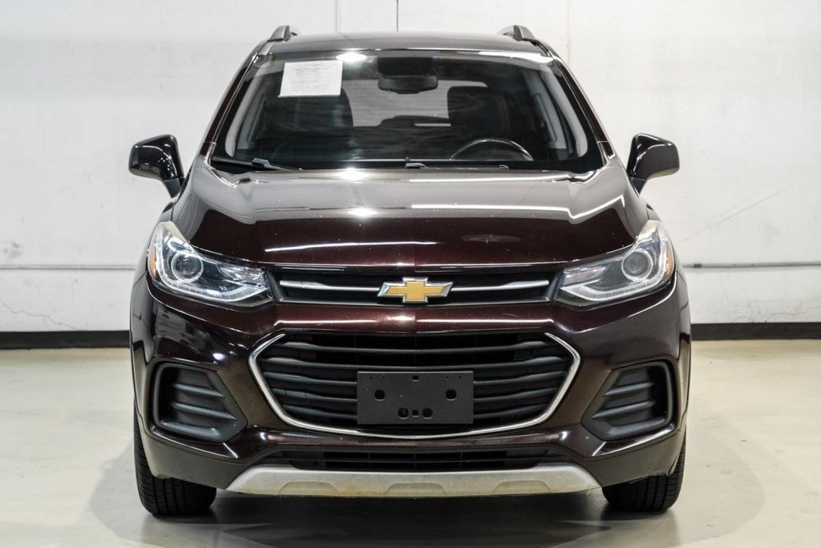 2022 Black Cherry Metallic /Jet Black Chevrolet Trax LT (KL7CJPSM4NB) with an Turbo 1.4L VVT DOHC 4-Cylinder DI SIDI engine, Automatic transmission, located at 15300 Midway Rd., Addison, TX, 75001, (972) 702-0011, 32.958321, -96.838074- Photo#4