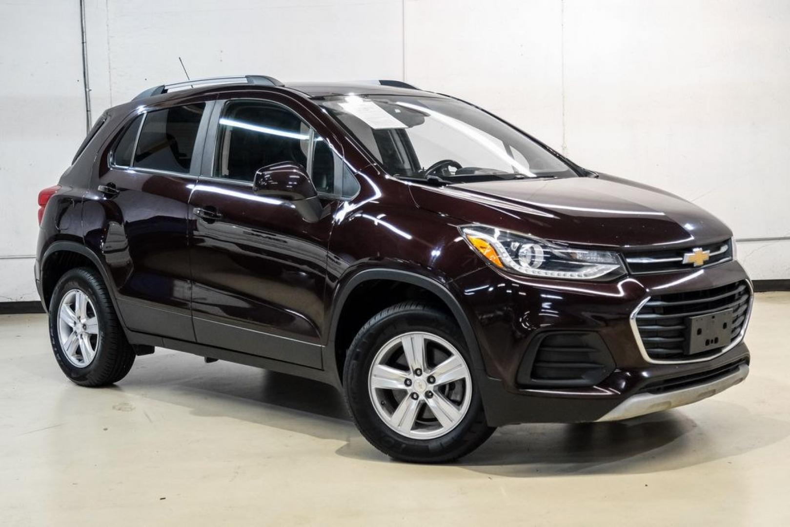 2022 Black Cherry Metallic /Jet Black Chevrolet Trax LT (KL7CJPSM4NB) with an Turbo 1.4L VVT DOHC 4-Cylinder DI SIDI engine, Automatic transmission, located at 15300 Midway Rd., Addison, TX, 75001, (972) 702-0011, 32.958321, -96.838074- Photo#5