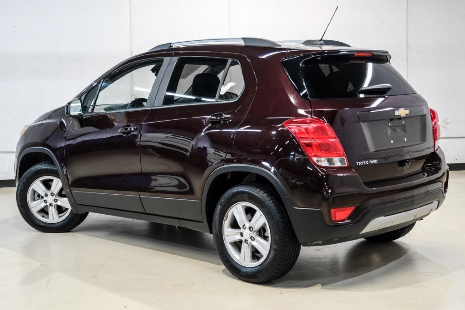 2022 Black Cherry Metallic /Jet Black Chevrolet Trax LT (KL7CJPSM4NB) with an Turbo 1.4L VVT DOHC 4-Cylinder DI SIDI engine, Automatic transmission, located at 15300 Midway Rd., Addison, TX, 75001, (972) 702-0011, 32.958321, -96.838074- Photo#9