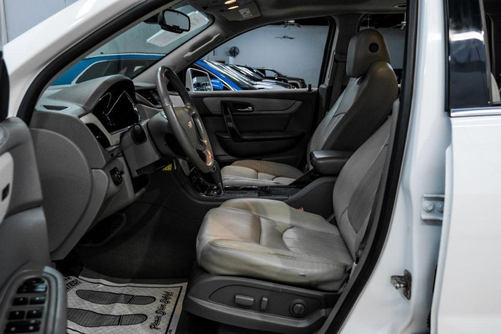 2017 Summit White /Dark Titanium/Light Titanium Chevrolet Traverse Premier (1GNKRJKD3HJ) with an 3.6L V6 SIDI engine, Automatic transmission, located at 15300 Midway Rd., Addison, TX, 75001, (972) 702-0011, 32.958321, -96.838074 - Photo#3