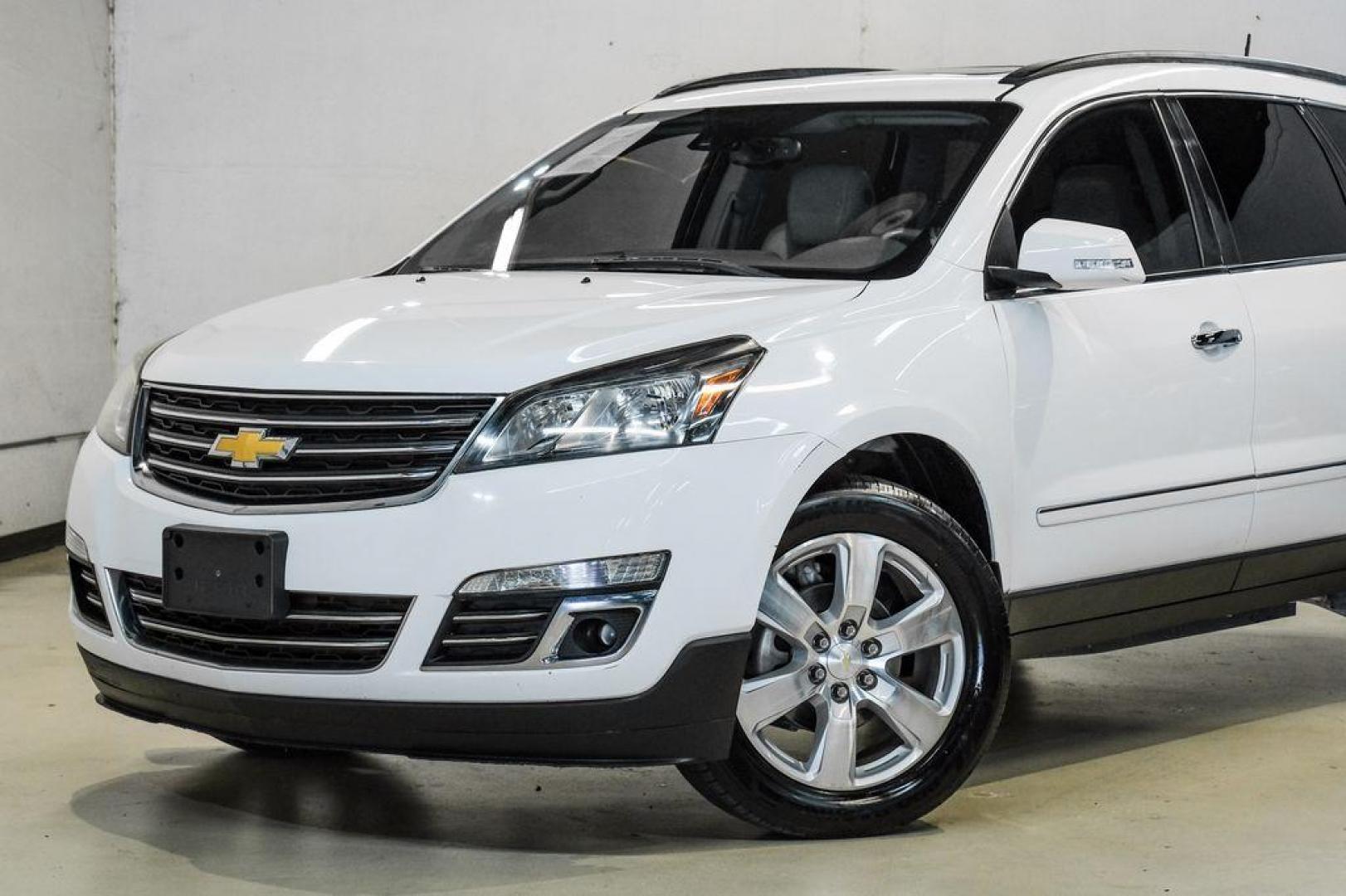 2017 Summit White /Dark Titanium/Light Titanium Chevrolet Traverse Premier (1GNKRJKD3HJ) with an 3.6L V6 SIDI engine, Automatic transmission, located at 15300 Midway Rd., Addison, TX, 75001, (972) 702-0011, 32.958321, -96.838074 - Photo#5