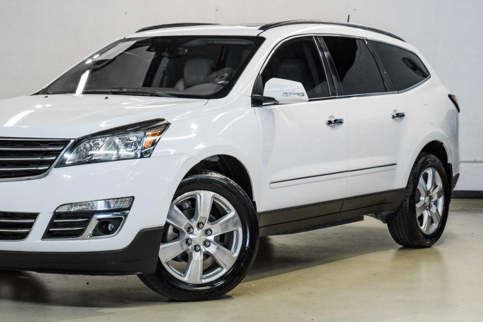2017 Summit White /Dark Titanium/Light Titanium Chevrolet Traverse Premier (1GNKRJKD3HJ) with an 3.6L V6 SIDI engine, Automatic transmission, located at 15300 Midway Rd., Addison, TX, 75001, (972) 702-0011, 32.958321, -96.838074 - Photo#6