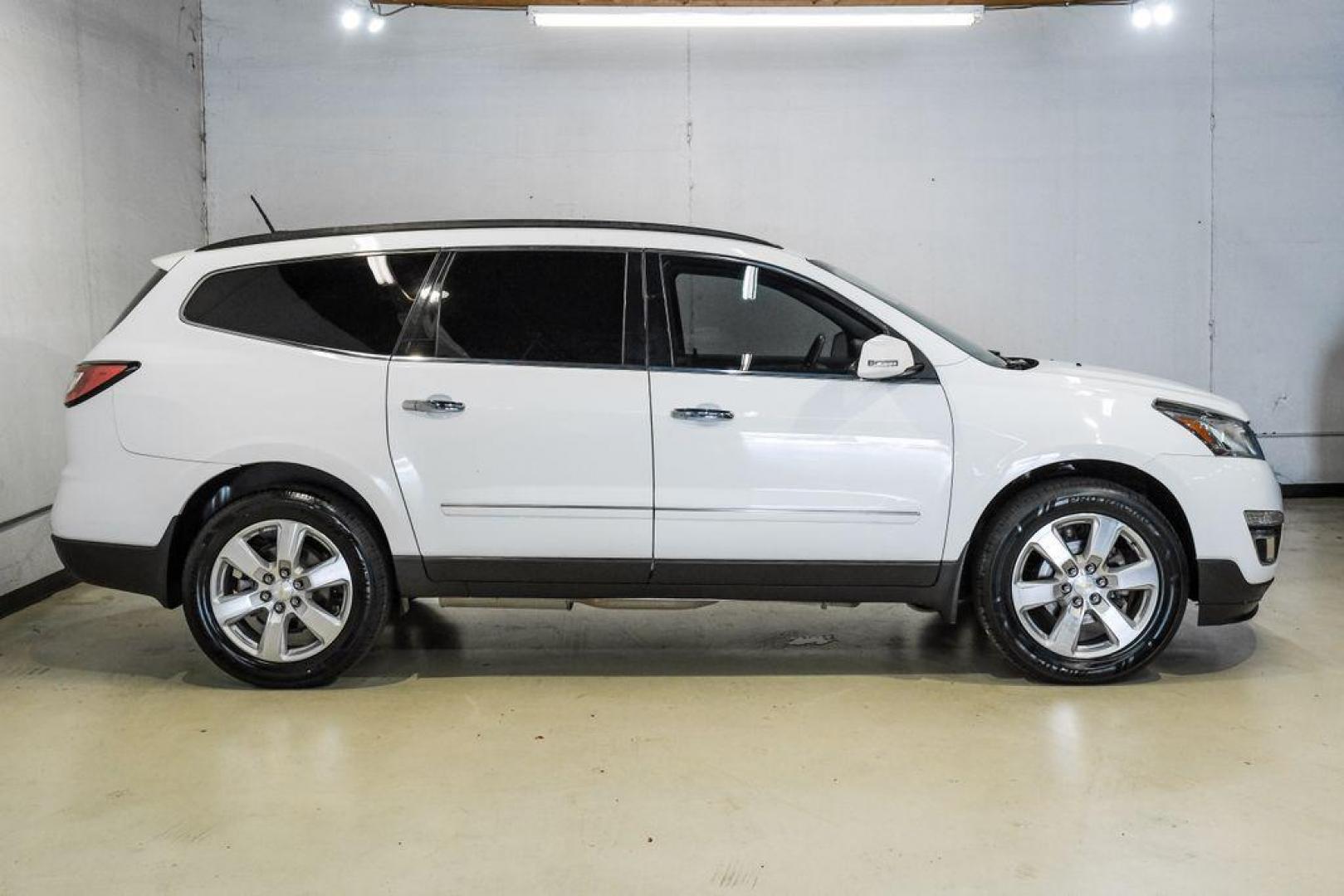 2017 Summit White /Dark Titanium/Light Titanium Chevrolet Traverse Premier (1GNKRJKD3HJ) with an 3.6L V6 SIDI engine, Automatic transmission, located at 15300 Midway Rd., Addison, TX, 75001, (972) 702-0011, 32.958321, -96.838074 - Photo#9