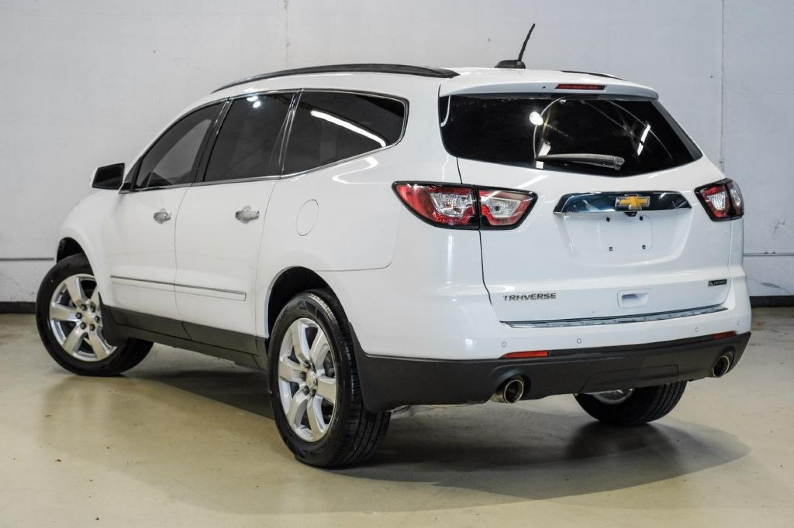 2017 Summit White /Dark Titanium/Light Titanium Chevrolet Traverse Premier (1GNKRJKD3HJ) with an 3.6L V6 SIDI engine, Automatic transmission, located at 15300 Midway Rd., Addison, TX, 75001, (972) 702-0011, 32.958321, -96.838074 - Photo#12