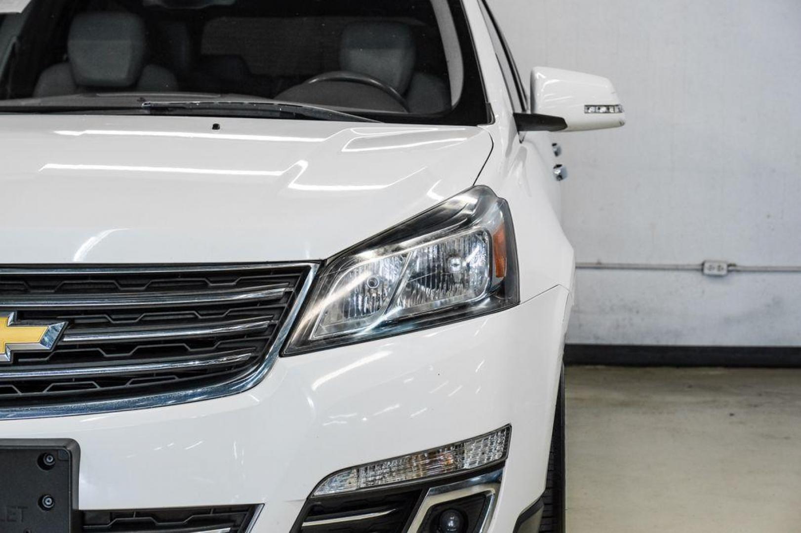 2017 Summit White /Dark Titanium/Light Titanium Chevrolet Traverse Premier (1GNKRJKD3HJ) with an 3.6L V6 SIDI engine, Automatic transmission, located at 15300 Midway Rd., Addison, TX, 75001, (972) 702-0011, 32.958321, -96.838074 - Photo#46