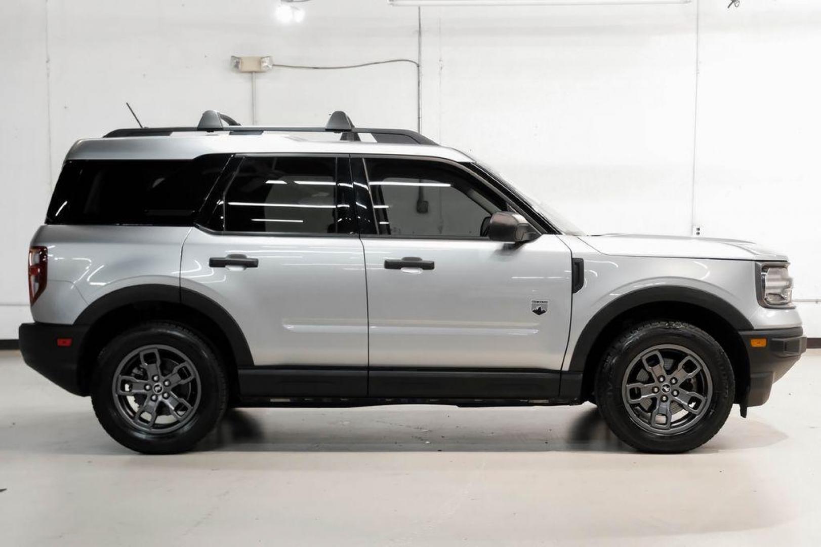 2022 Silver Metallic /Ebony Ford Bronco Sport Big Bend (3FMCR9B63NR) with an 1.5L EcoBoost engine, Automatic transmission, located at 15300 Midway Rd., Addison, TX, 75001, (972) 702-0011, 32.958321, -96.838074 - Photo#6