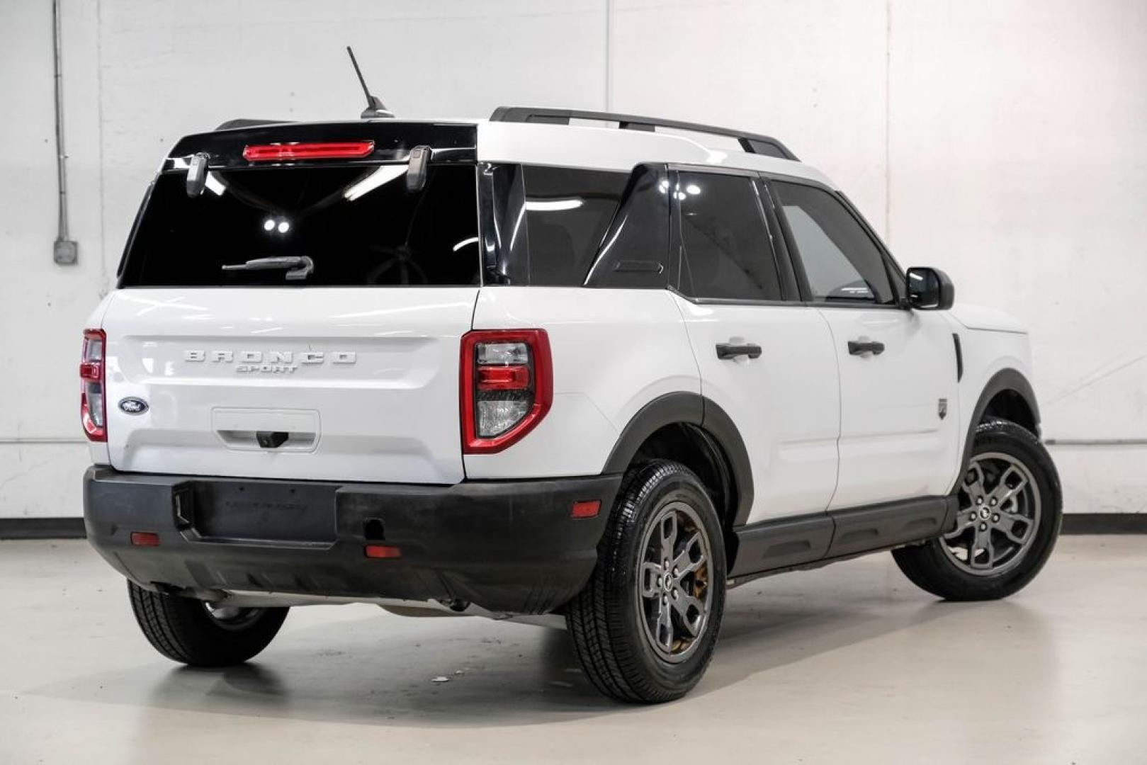 2022 Oxford White /Ebony Ford Bronco Sport Big Bend (3FMCR9B64NR) with an 1.5L EcoBoost engine, Automatic transmission, located at 15300 Midway Rd., Addison, TX, 75001, (972) 702-0011, 32.958321, -96.838074 - Photo#7