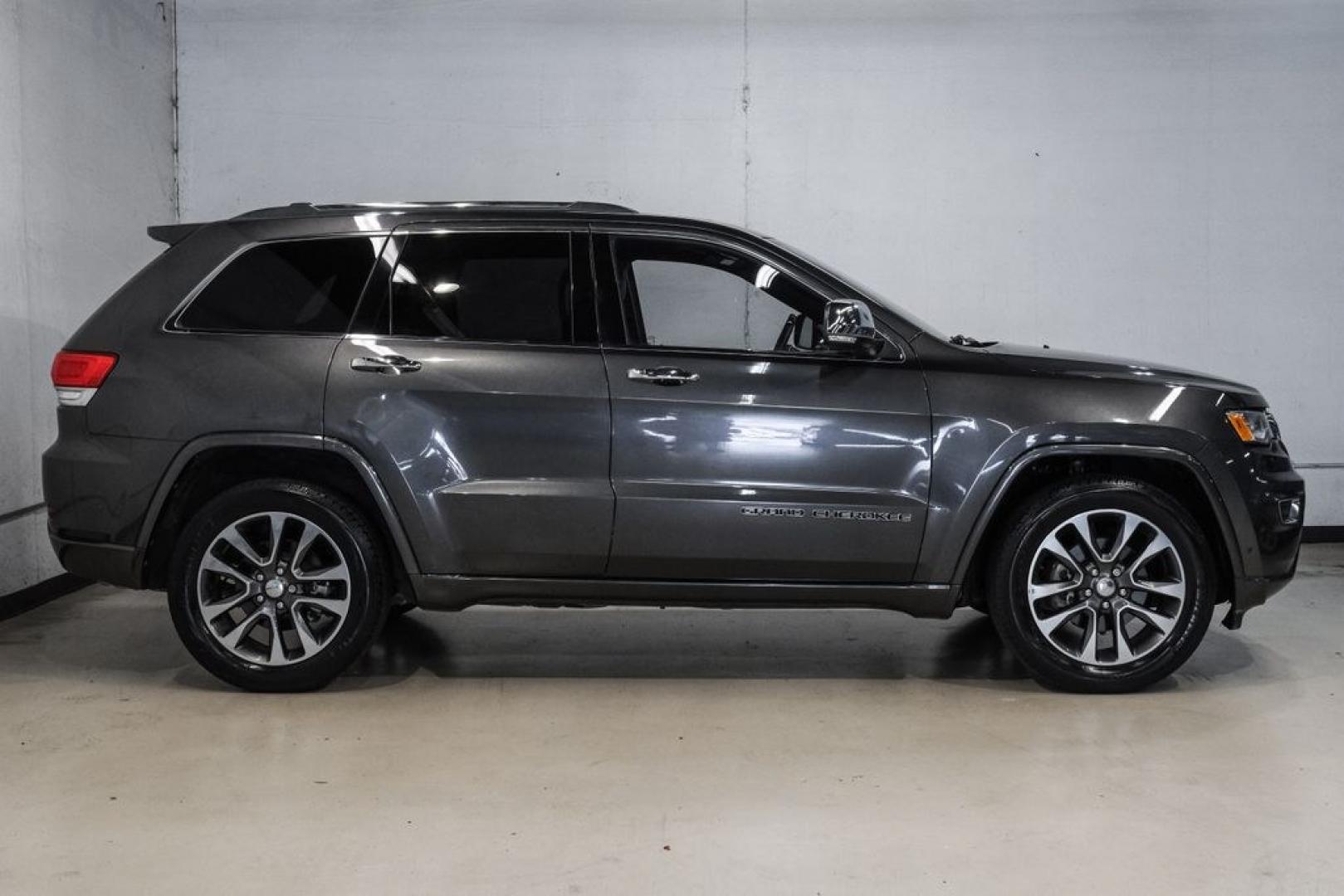 2017 Granite Crystal Metallic Clearcoat /Black Jeep Grand Cherokee Overland (1C4RJECG0HC) with an 3.6L V6 24V VVT engine, Automatic transmission, located at 15300 Midway Rd., Addison, TX, 75001, (972) 702-0011, 32.958321, -96.838074 - Photo#9