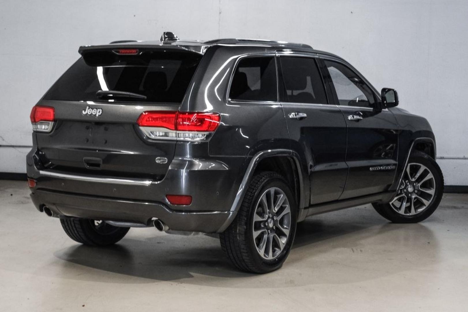 2017 Granite Crystal Metallic Clearcoat /Black Jeep Grand Cherokee Overland (1C4RJECG0HC) with an 3.6L V6 24V VVT engine, Automatic transmission, located at 15300 Midway Rd., Addison, TX, 75001, (972) 702-0011, 32.958321, -96.838074 - Photo#10