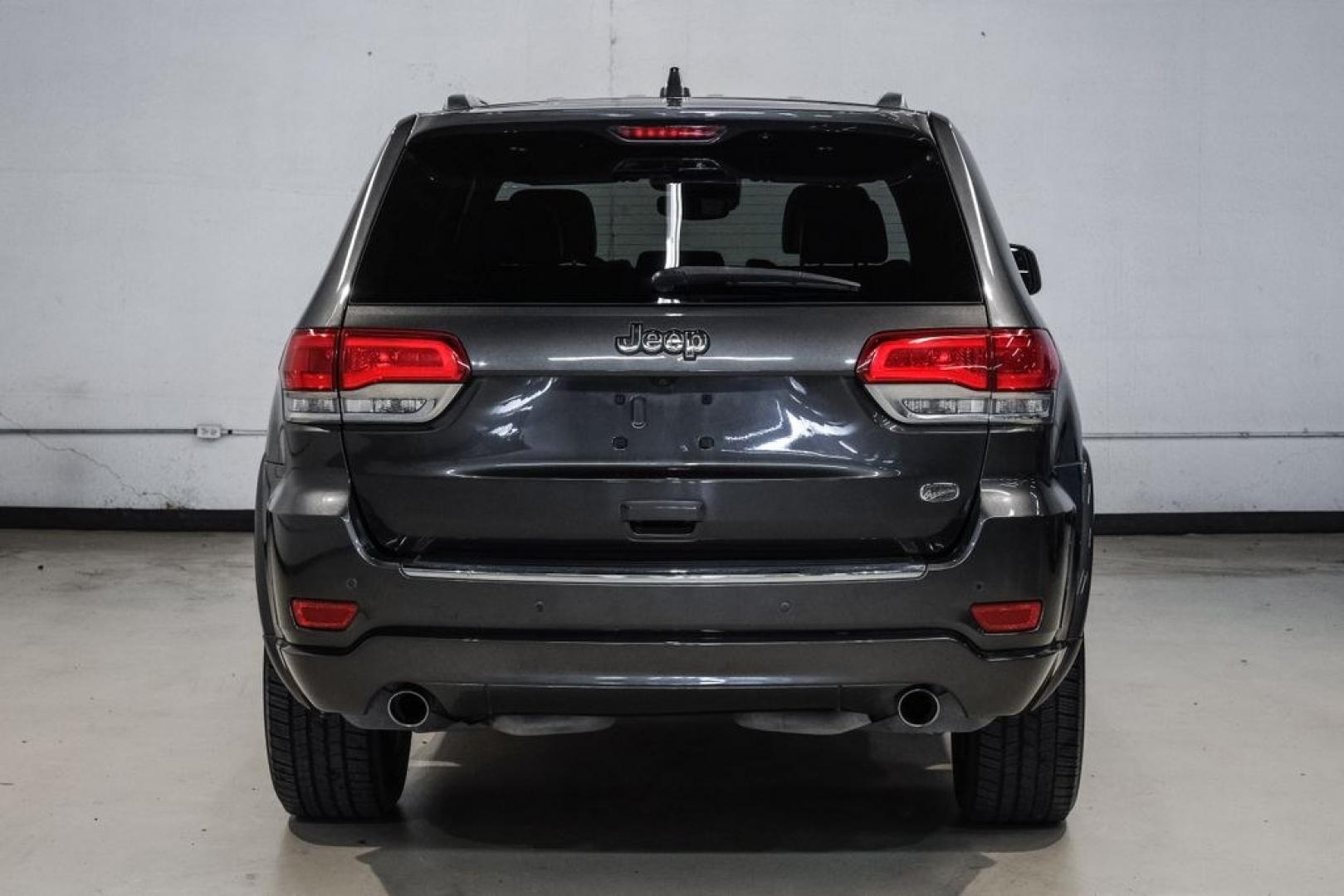 2017 Granite Crystal Metallic Clearcoat /Black Jeep Grand Cherokee Overland (1C4RJECG0HC) with an 3.6L V6 24V VVT engine, Automatic transmission, located at 15300 Midway Rd., Addison, TX, 75001, (972) 702-0011, 32.958321, -96.838074 - Photo#11