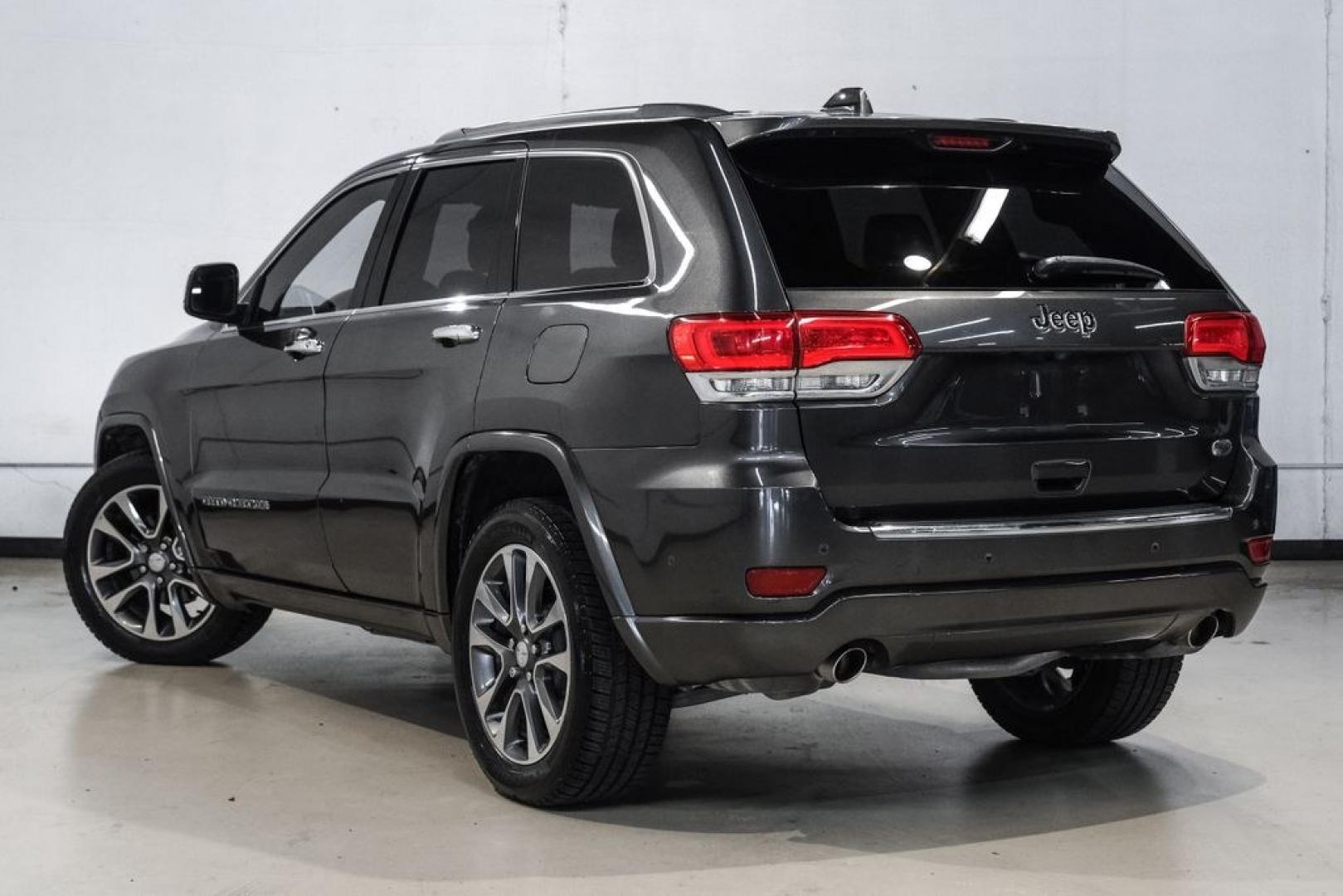 2017 Granite Crystal Metallic Clearcoat /Black Jeep Grand Cherokee Overland (1C4RJECG0HC) with an 3.6L V6 24V VVT engine, Automatic transmission, located at 15300 Midway Rd., Addison, TX, 75001, (972) 702-0011, 32.958321, -96.838074 - Photo#12