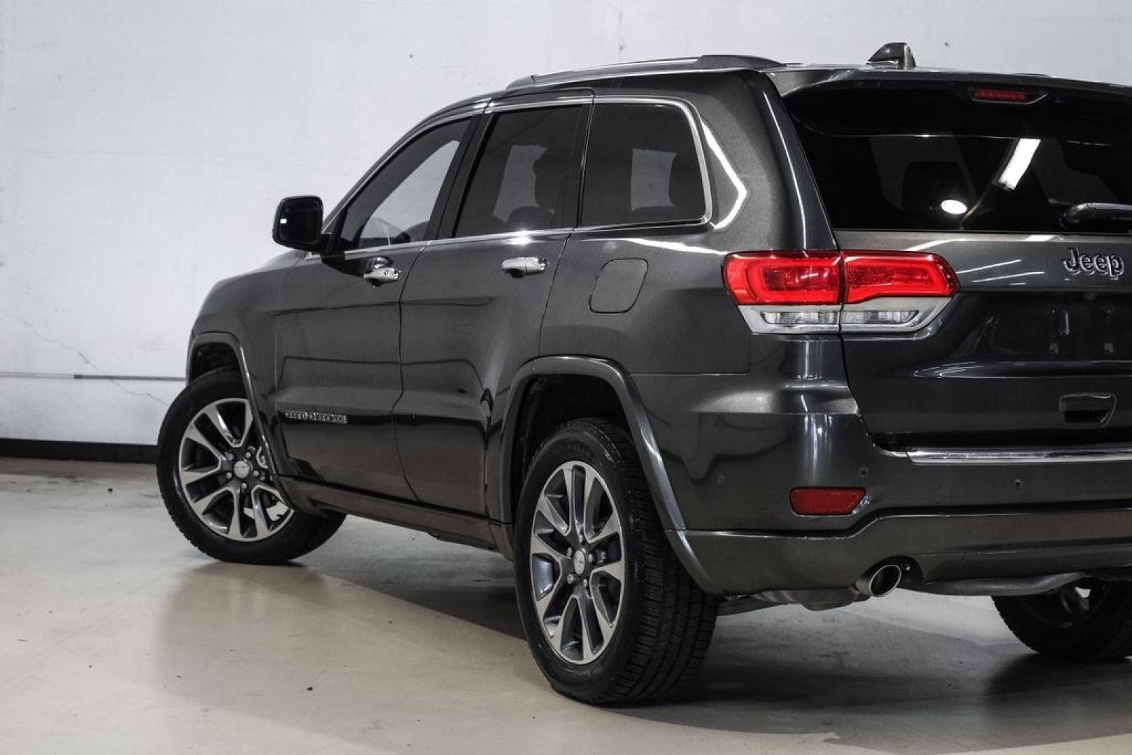 2017 Granite Crystal Metallic Clearcoat /Black Jeep Grand Cherokee Overland (1C4RJECG0HC) with an 3.6L V6 24V VVT engine, Automatic transmission, located at 15300 Midway Rd., Addison, TX, 75001, (972) 702-0011, 32.958321, -96.838074 - Photo#13